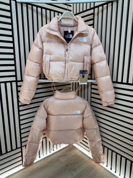 CHAQUETA NORTH FACE rosa logo blanco