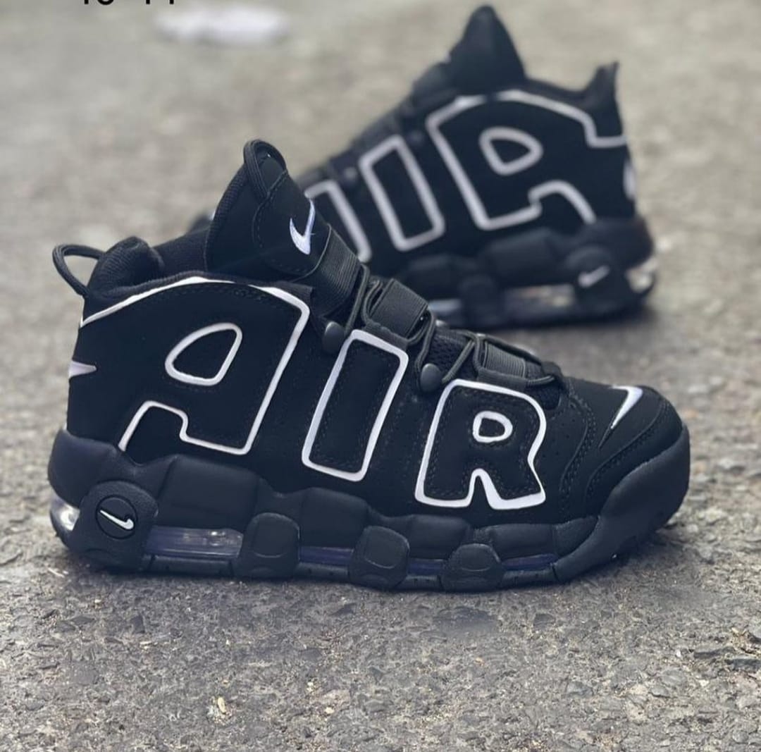 Nike uptempo negra y blanca