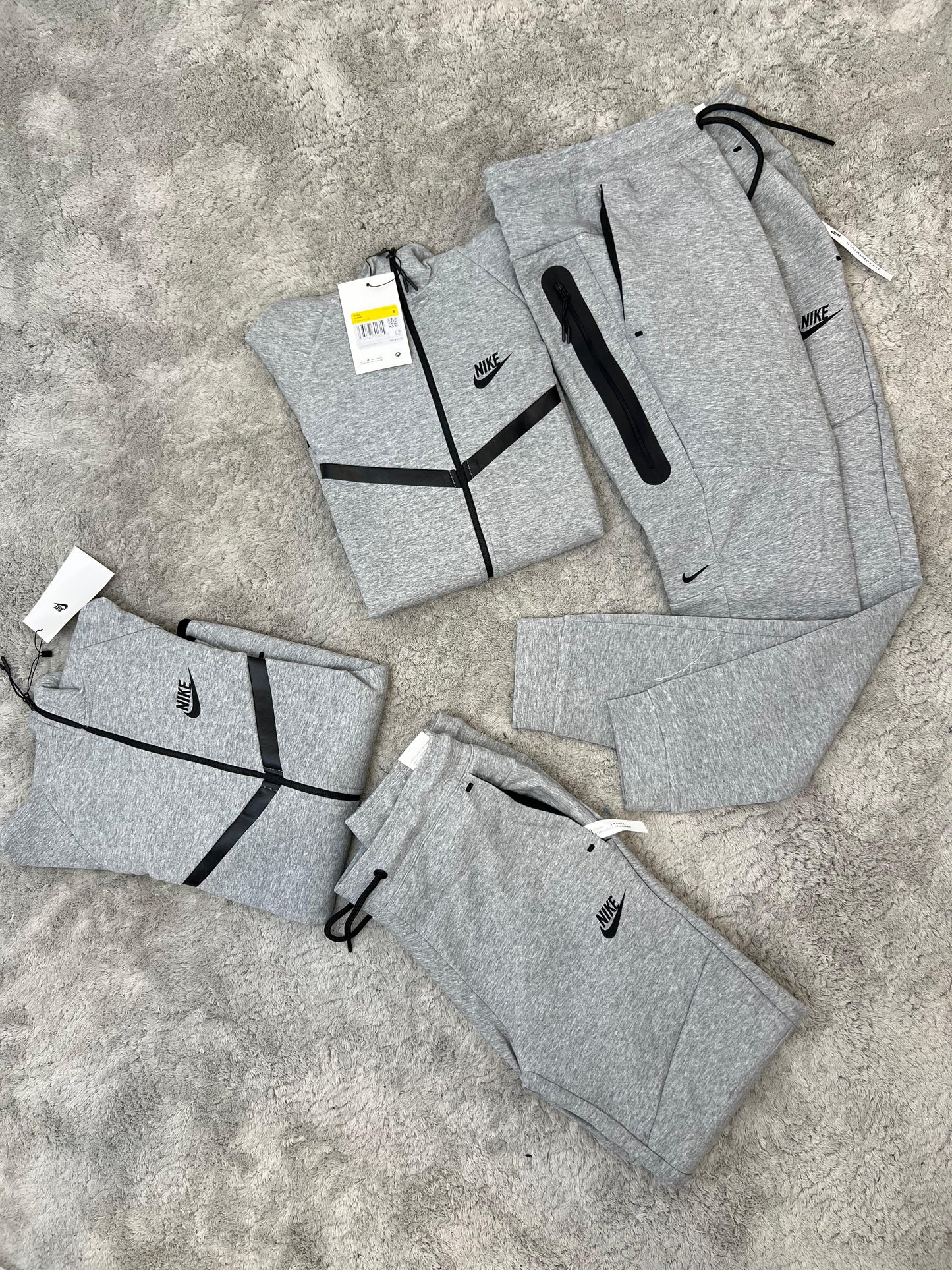 Chandal Nike tech gris logo negro