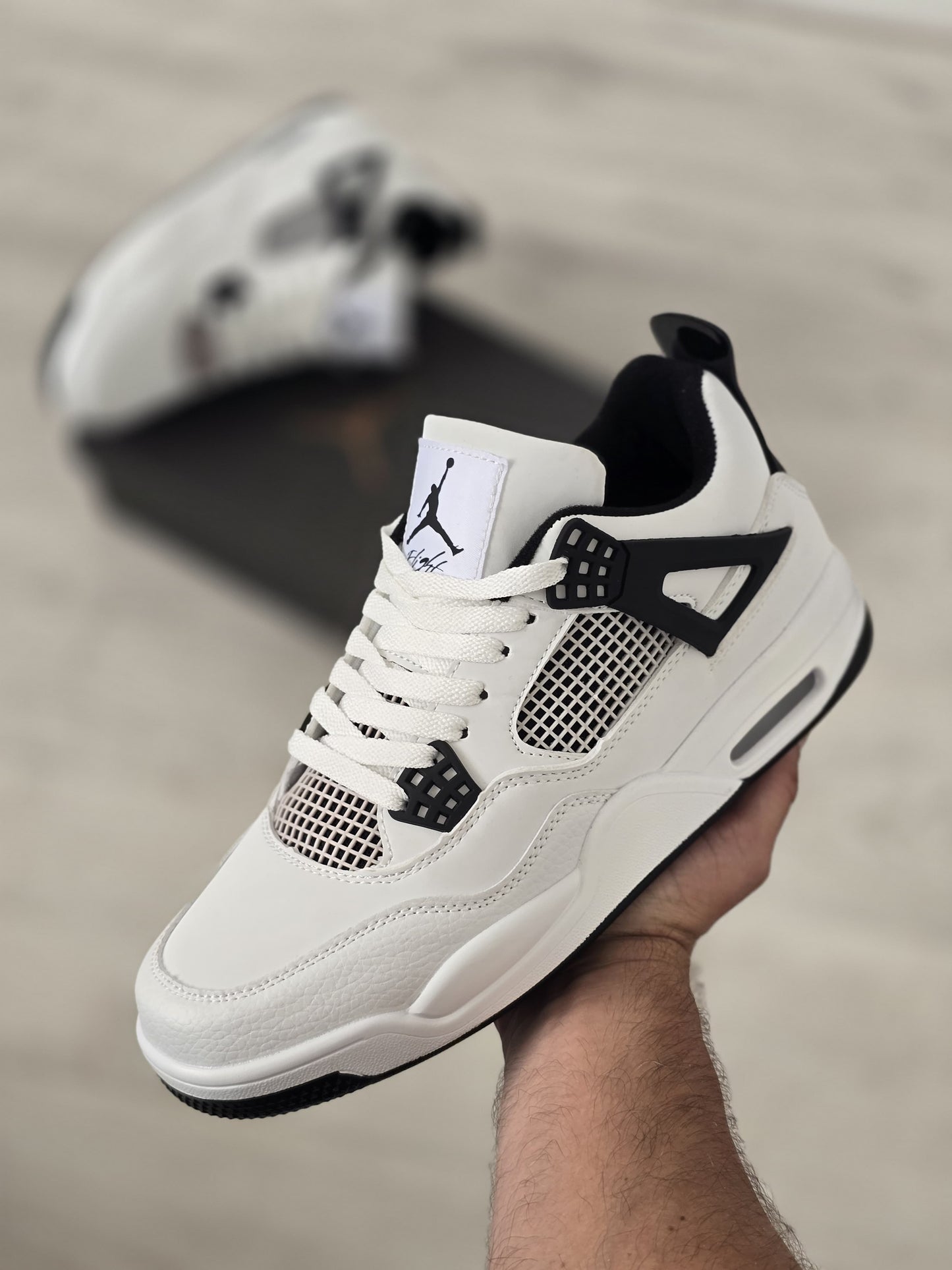 Jordan 4 blanca negra