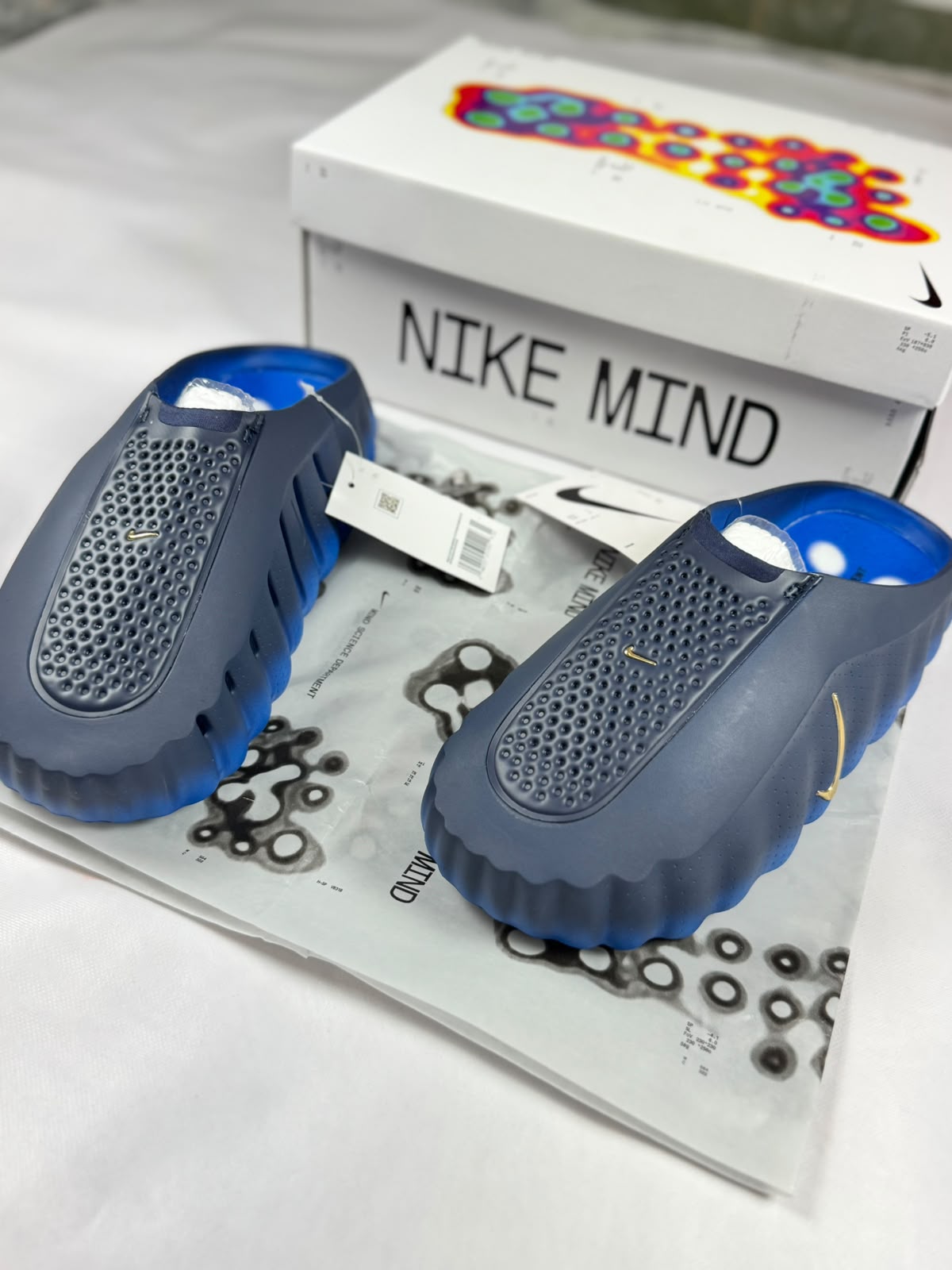 Nike Mind 001 azul degradado logo dorado