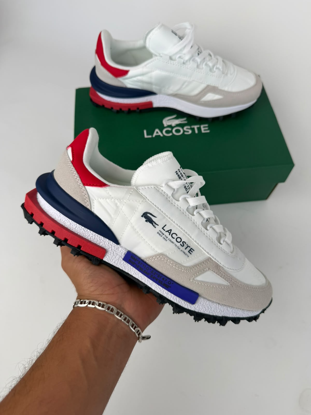 Zapatillas Lacoste Elite Active bllancas logo negro detalles azules y rojos