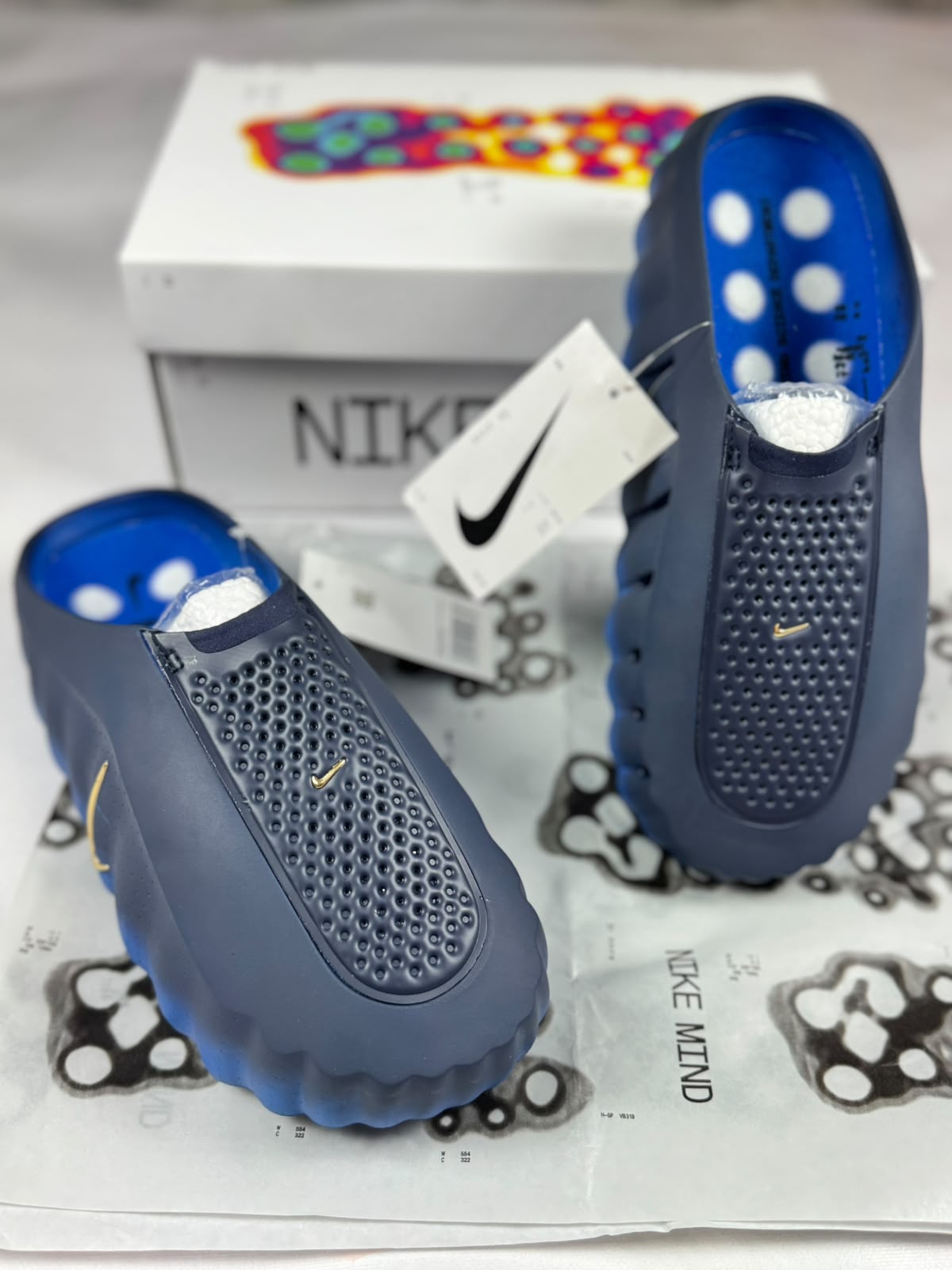 Nike Mind 001 azul degradado logo dorado