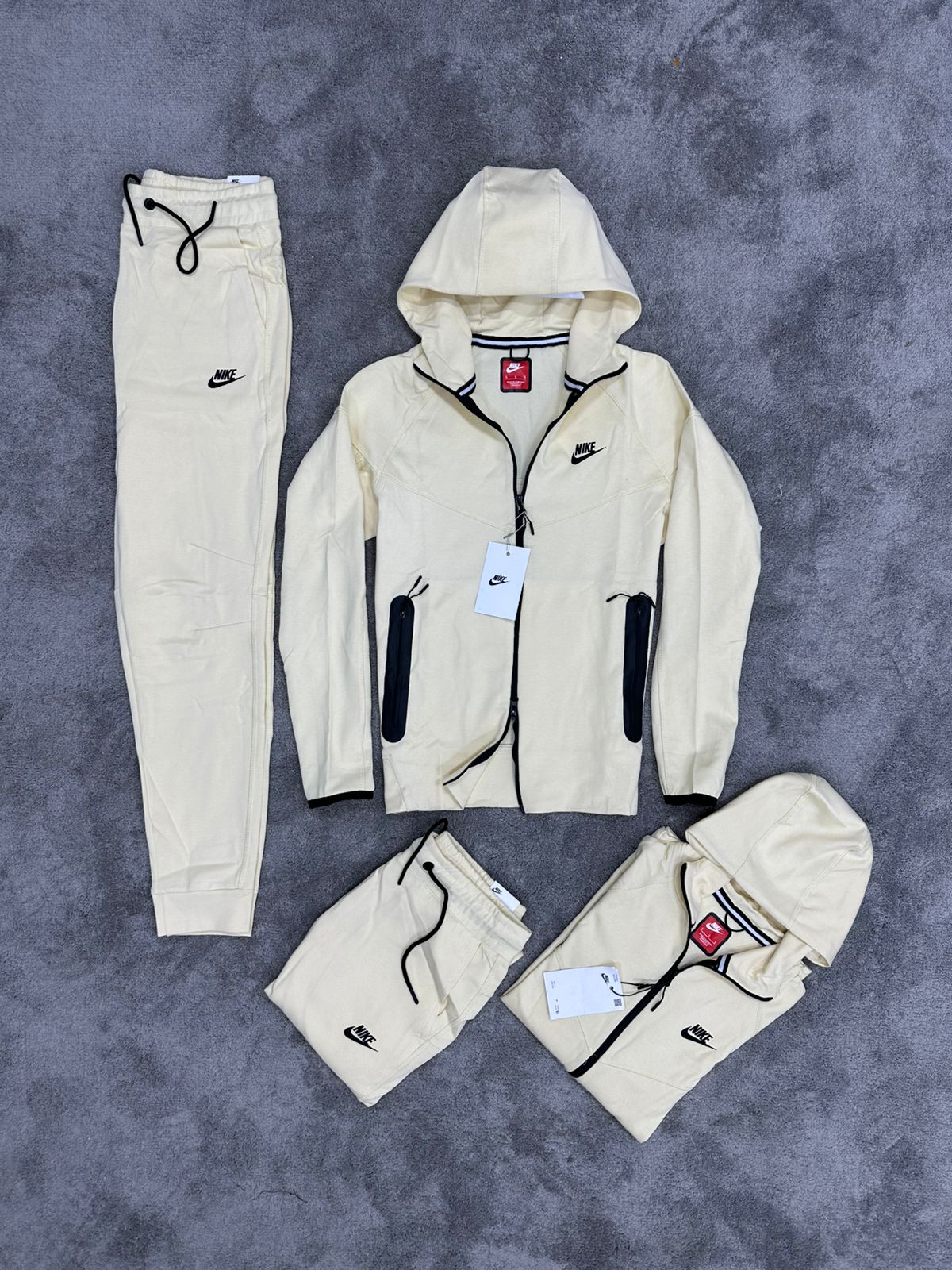 Chandal Nike Tech X CR7 crema logo negro