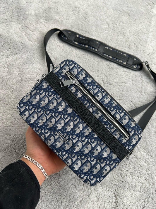 BANDOLERA DIOR azul y blanca logo plateado cremallera mitad