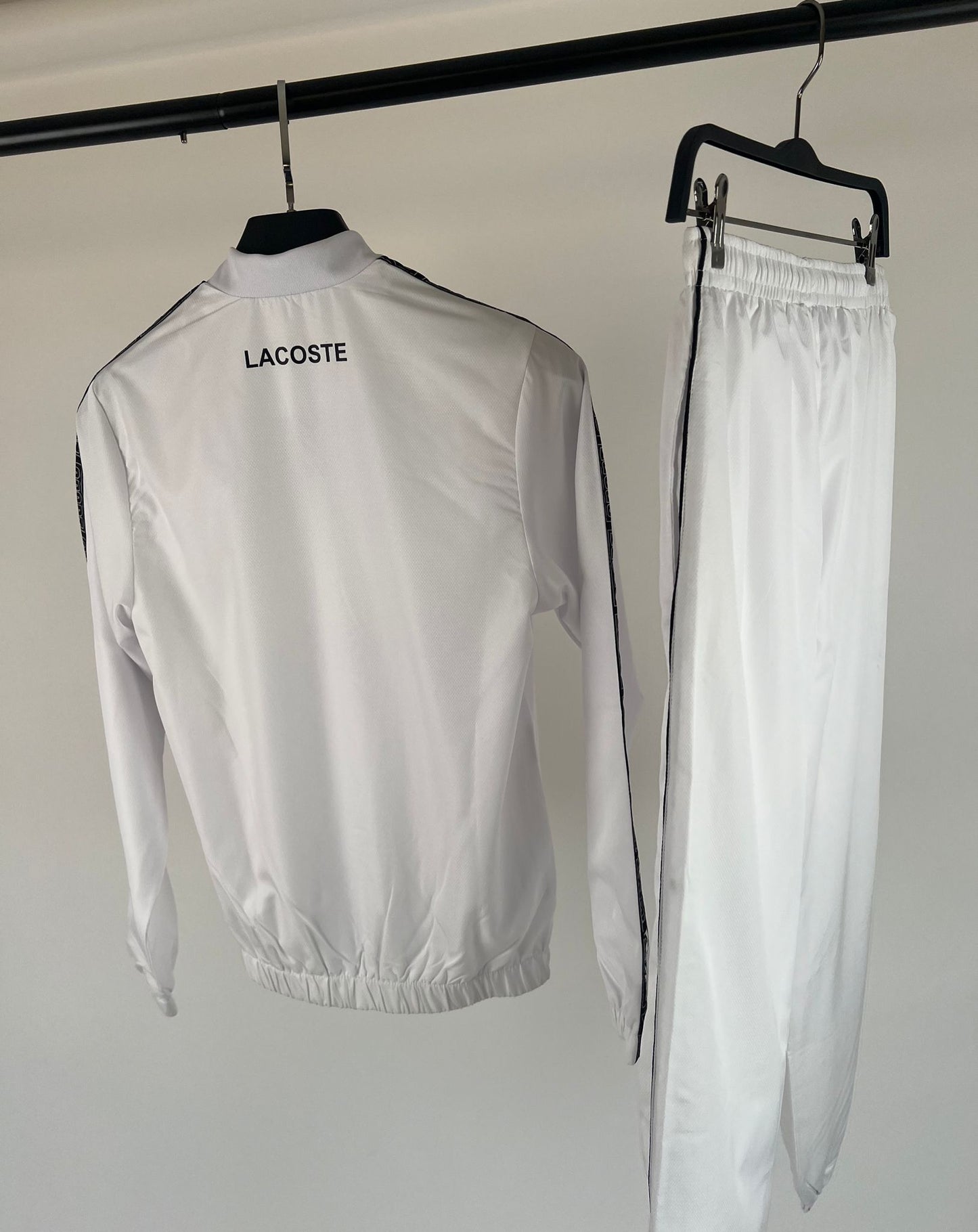 Chandal Lacoste blanco con cremallera logo verde