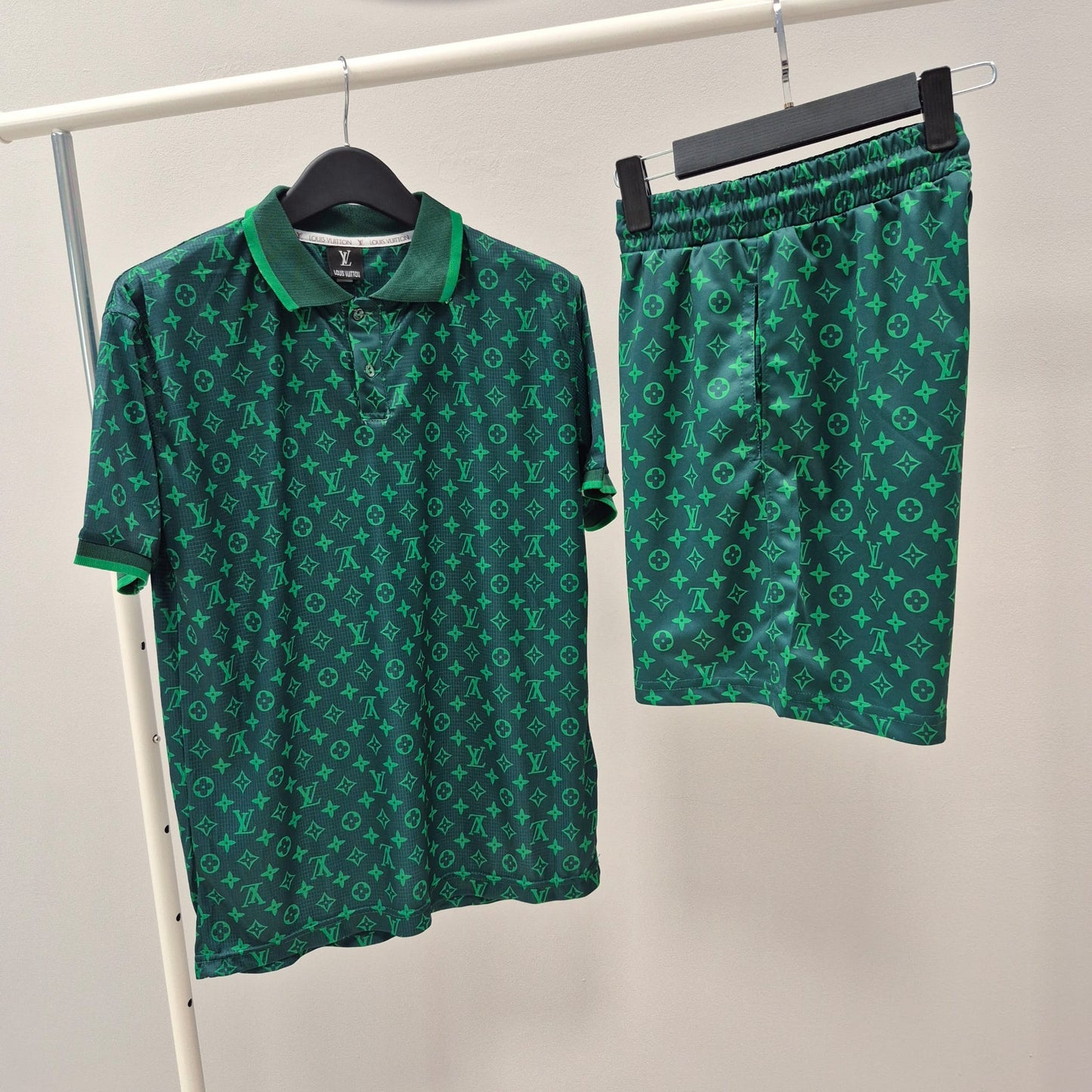 Conjunto lv verde logos