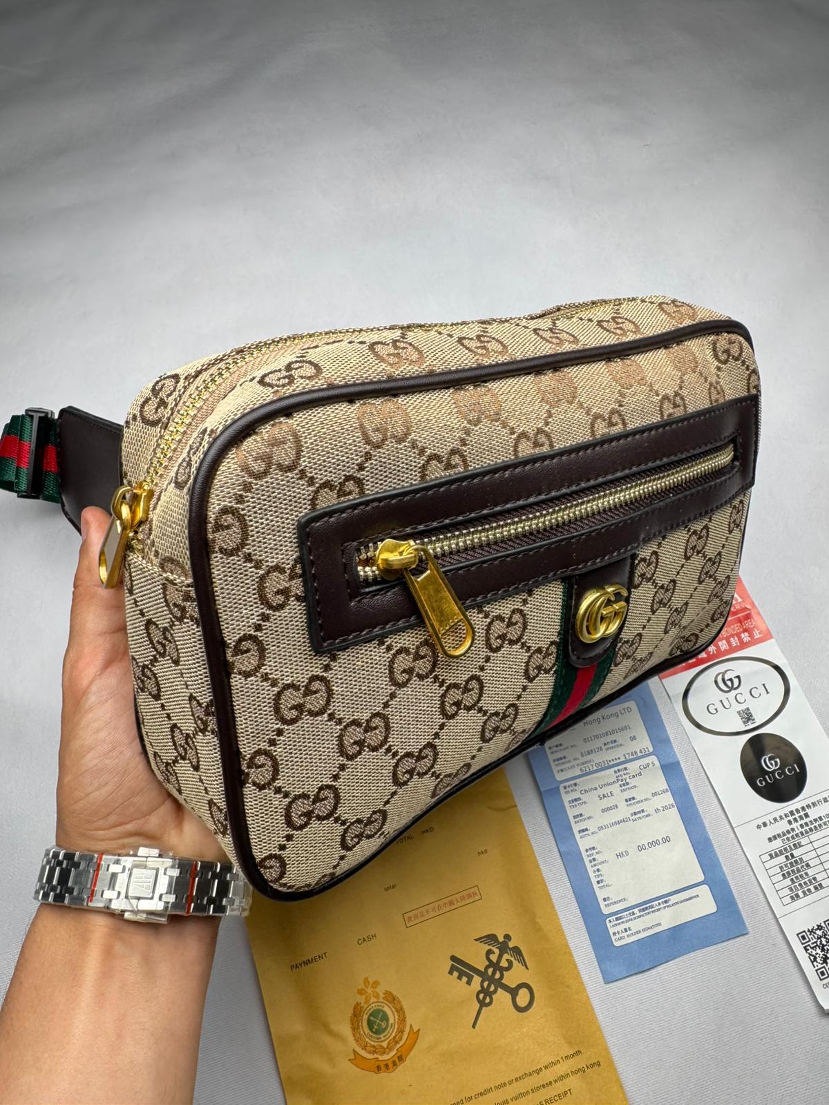 Riñonera GUCCI dorado detalles rojos y verdes