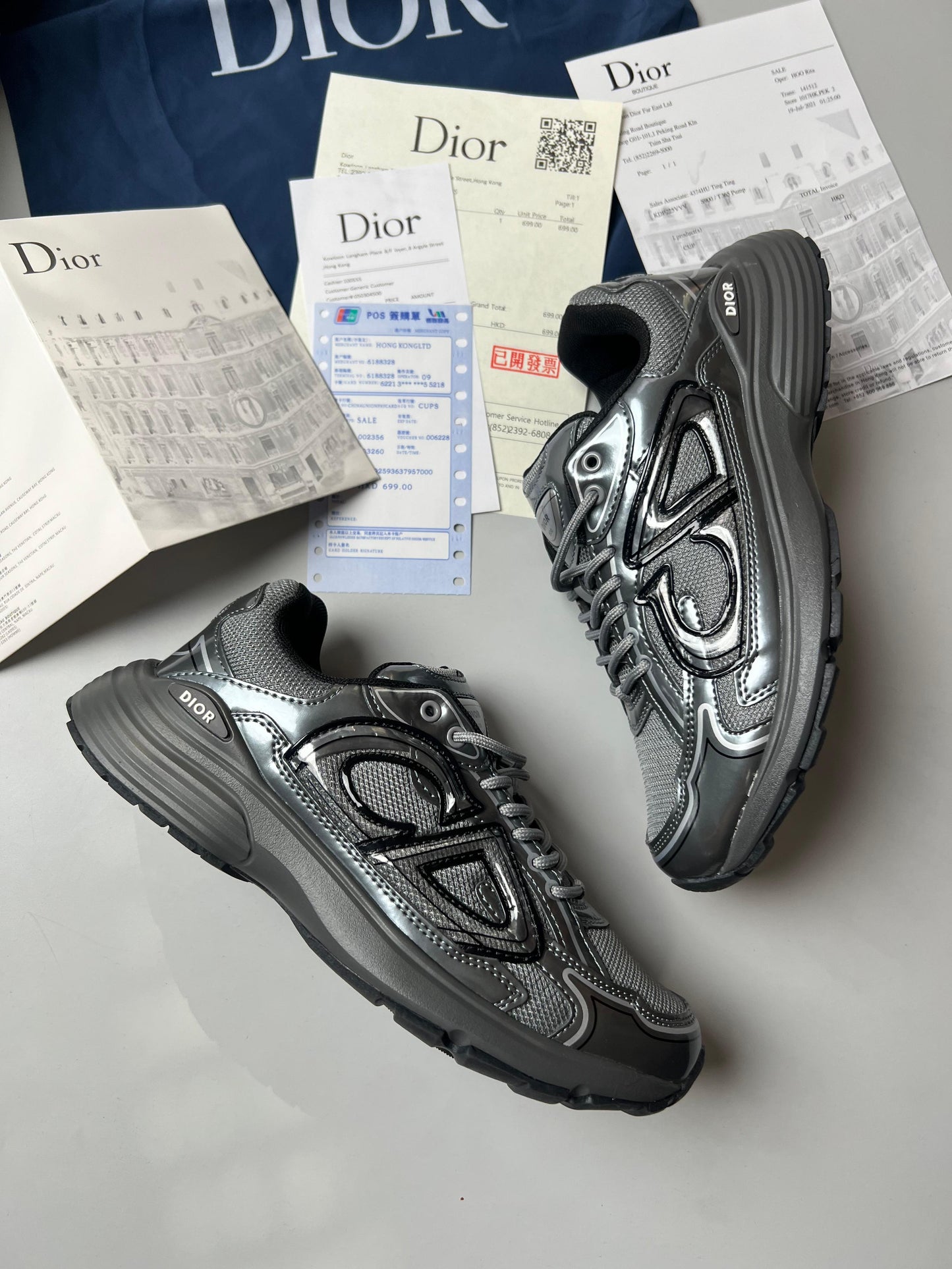 Dior B30 grises logo gris detalles negros