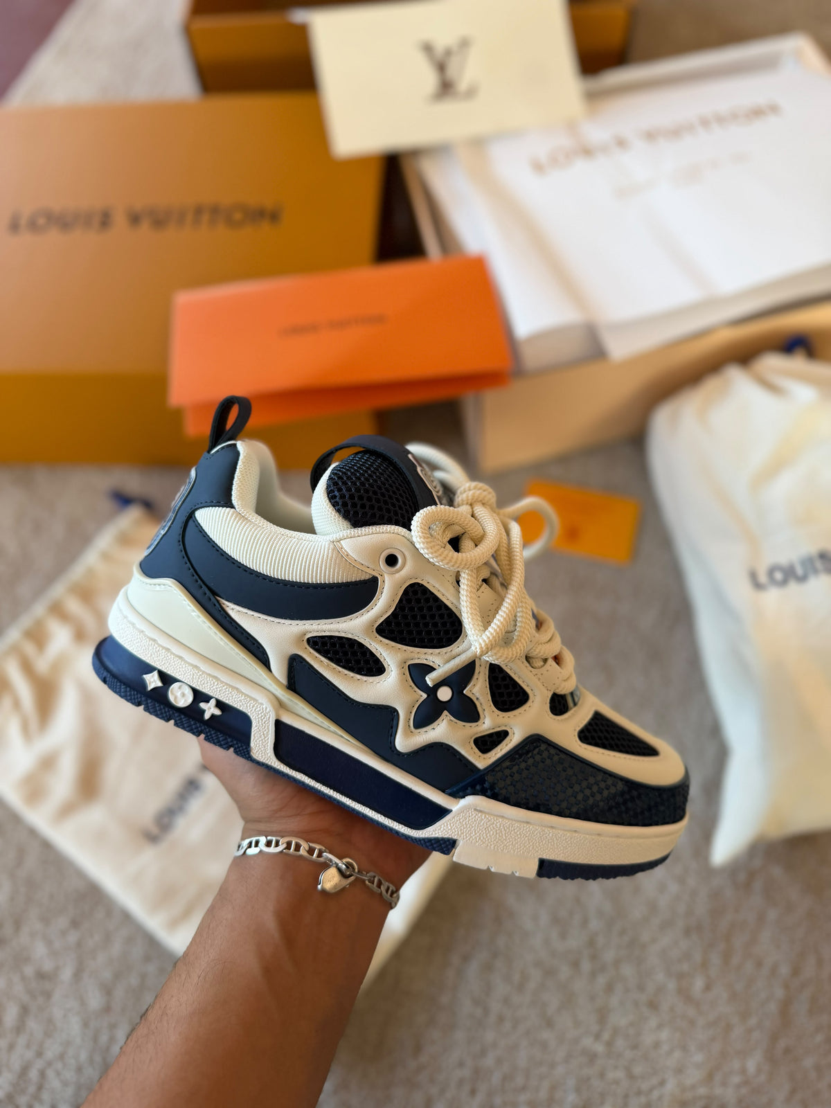 LV Skate blanca y azules