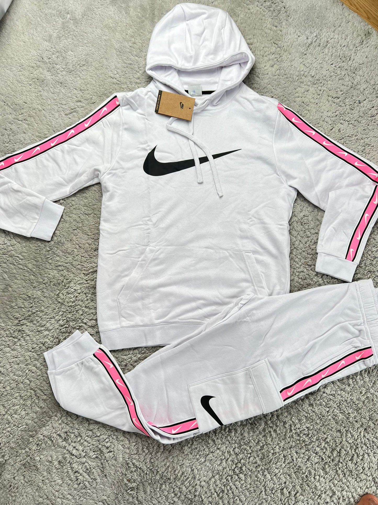 Chandal nike BLANCO logo negro detalles rosas