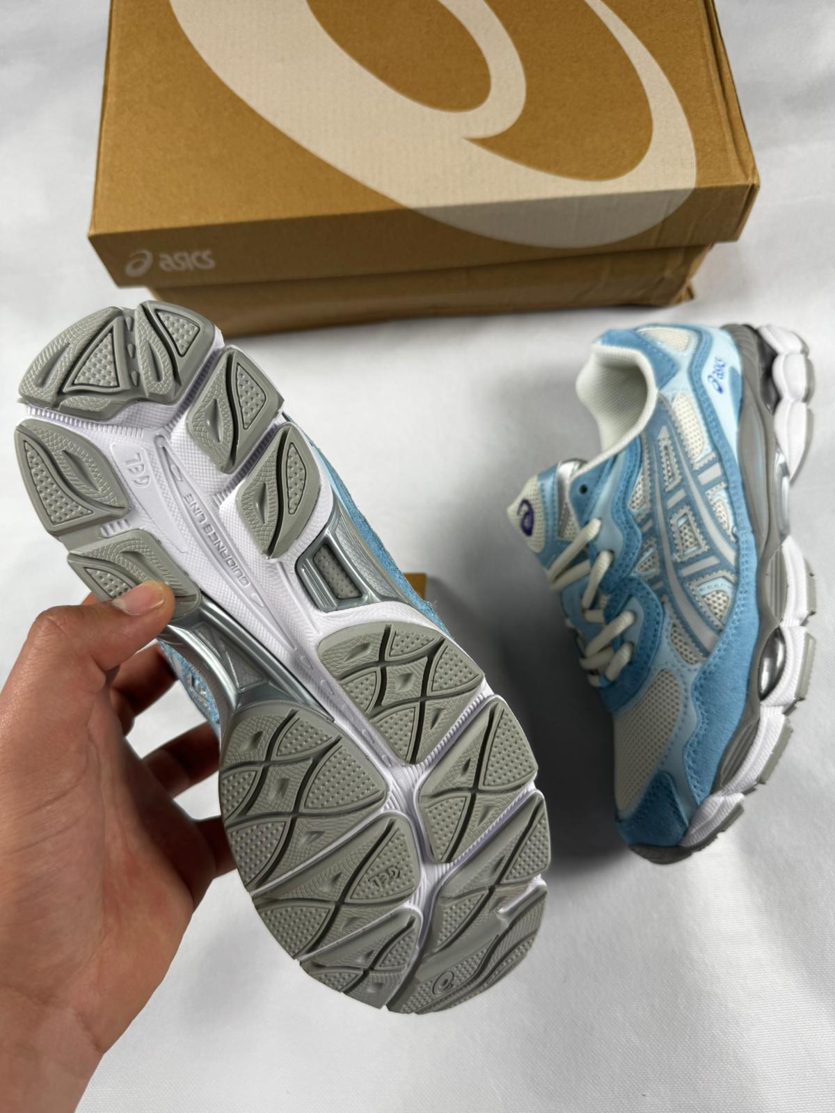 Asics azules detalles grises