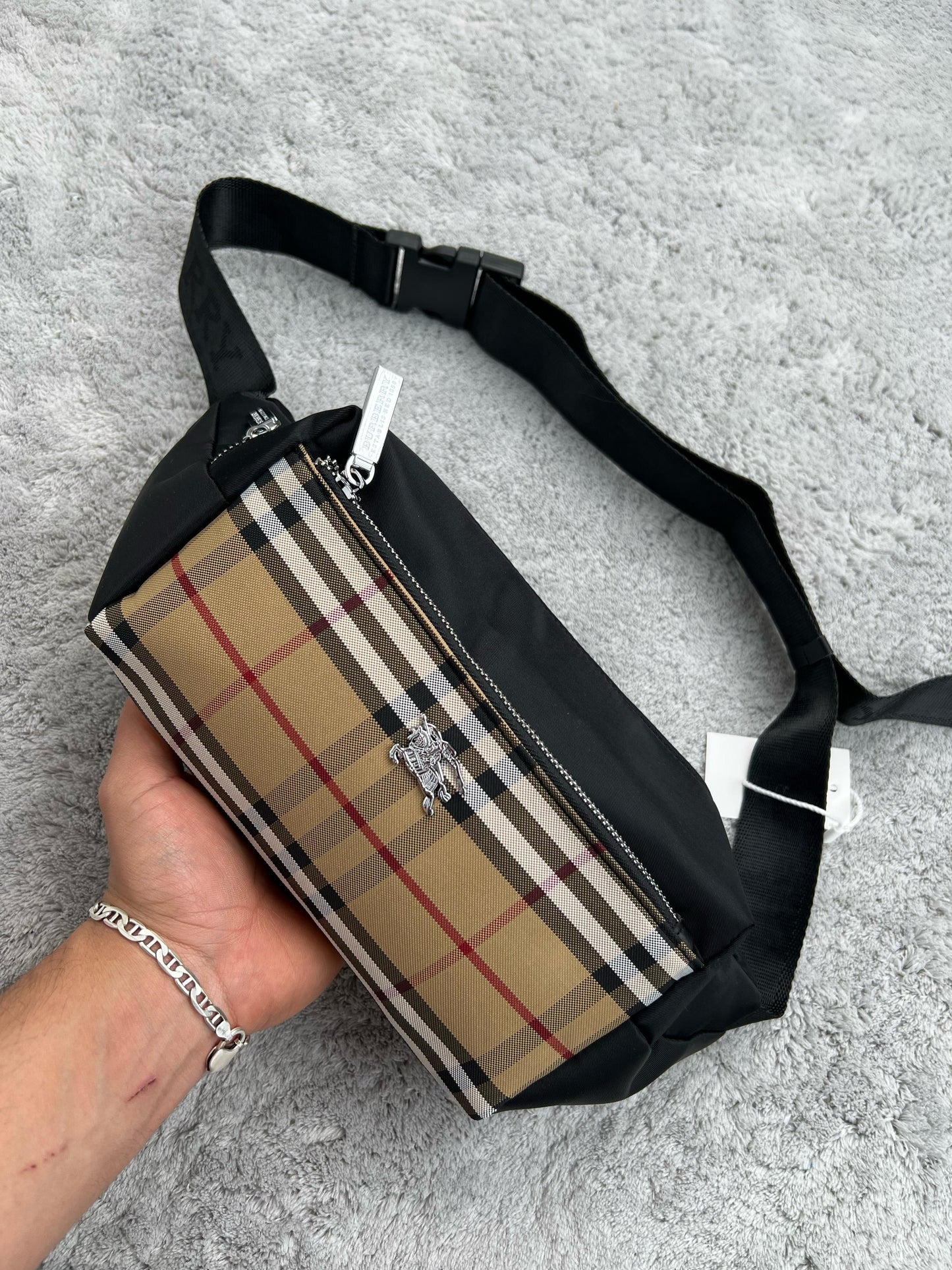 BANDOLERA burberry marron y negra