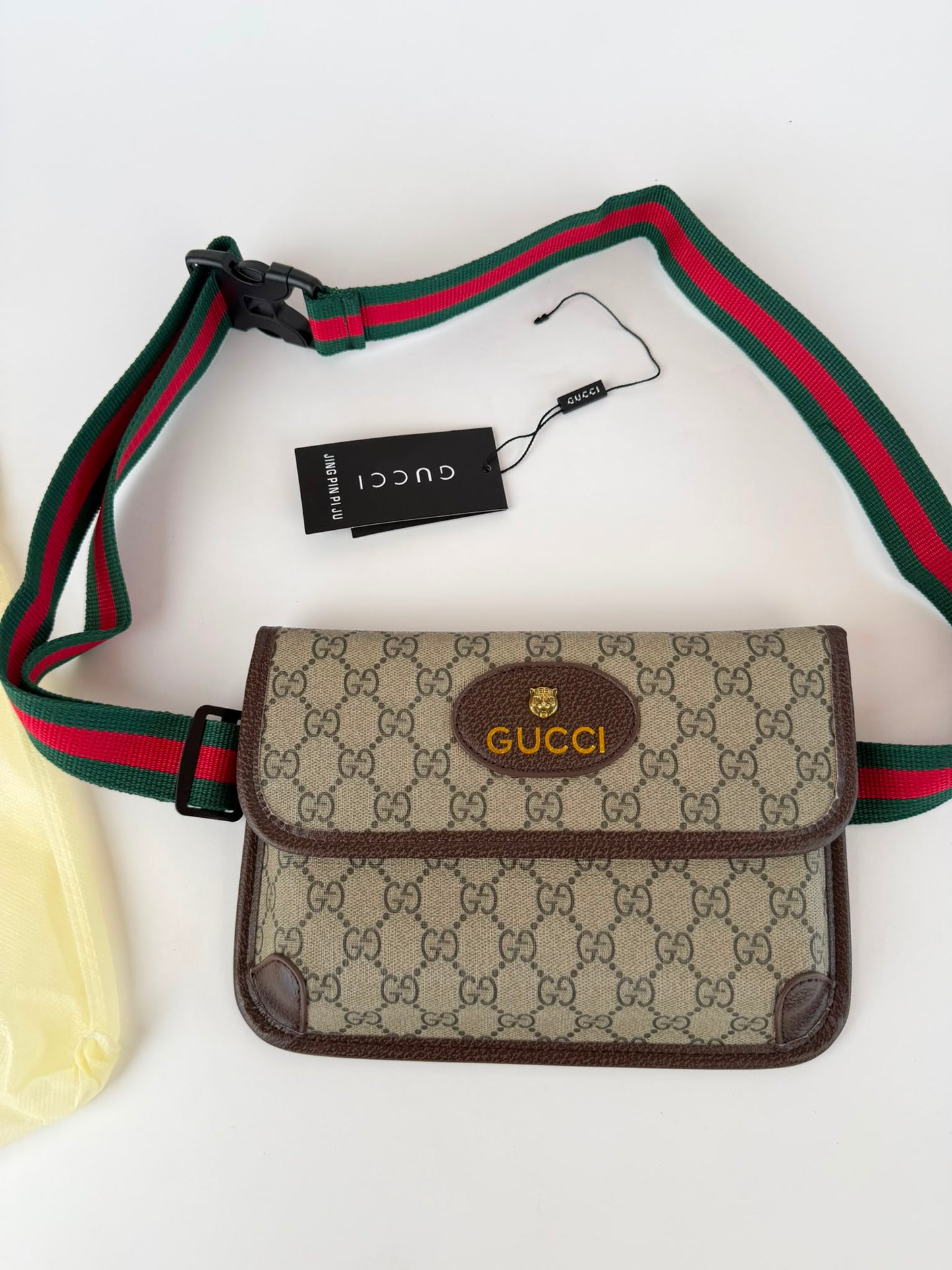 Bandolera Hombre Gucci beige detalles marrones correa verde y roja