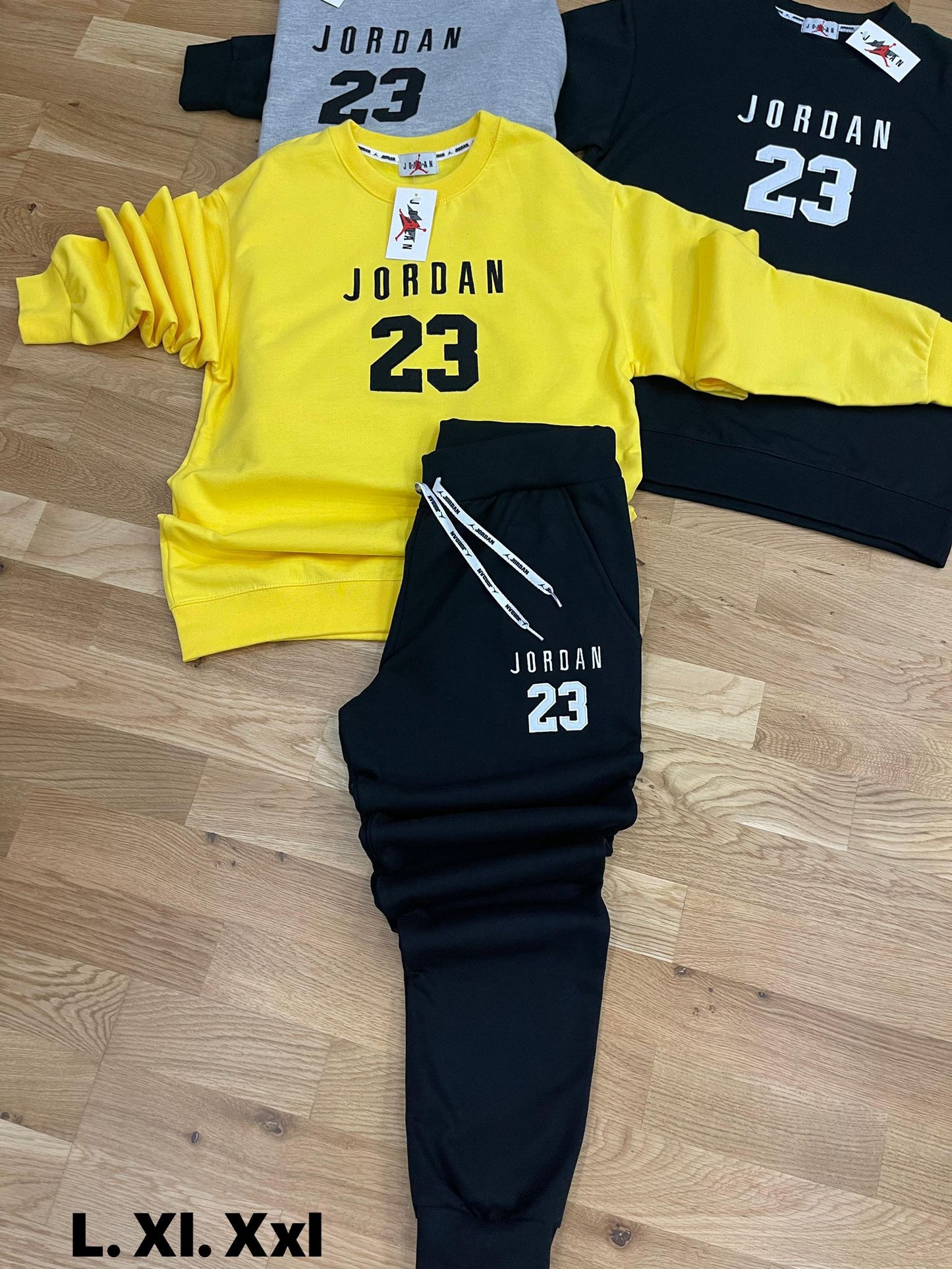 Chandal jordan amarillo logo negro