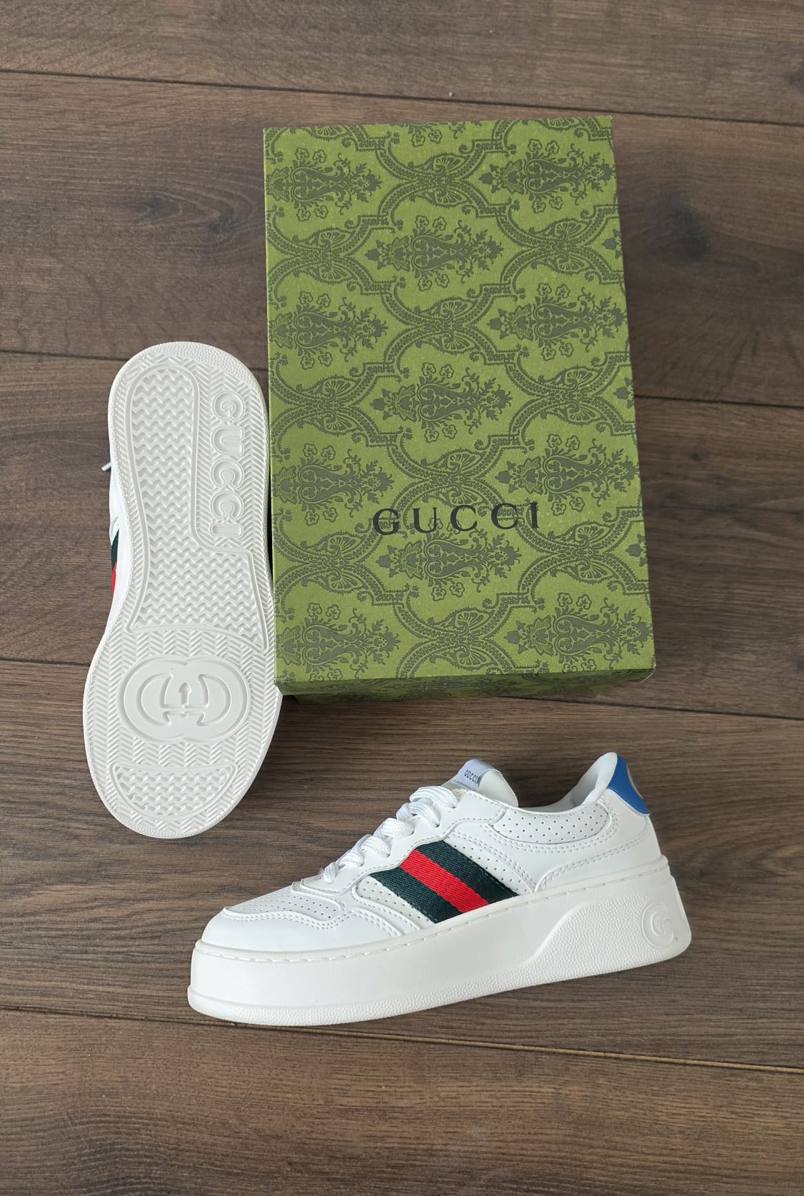 Gucci blanca bordada