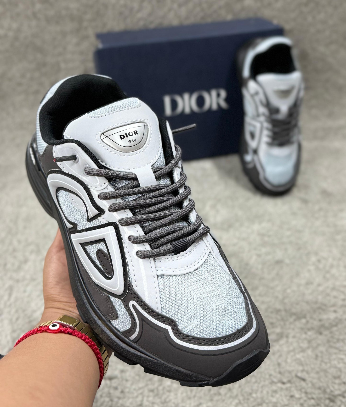 Dior b30 grises y negras logo gris detalles negros