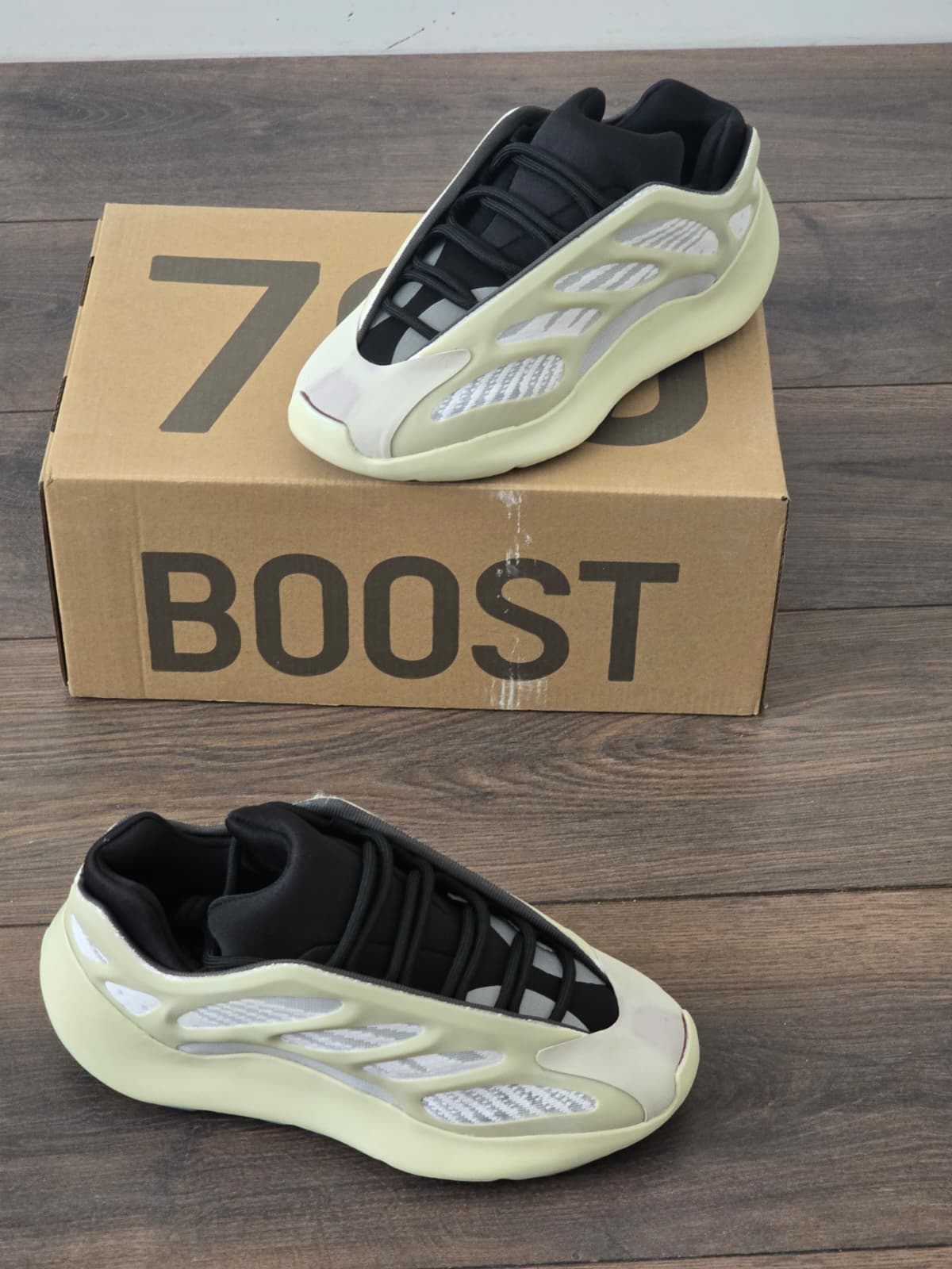 Adidas yeezy 700 blanca