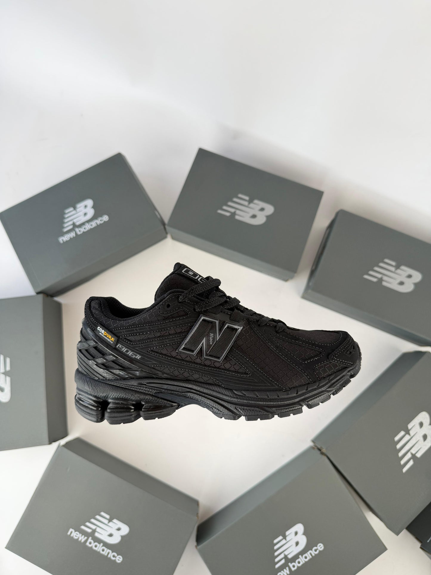 New Balance 1906R negras detalles grises