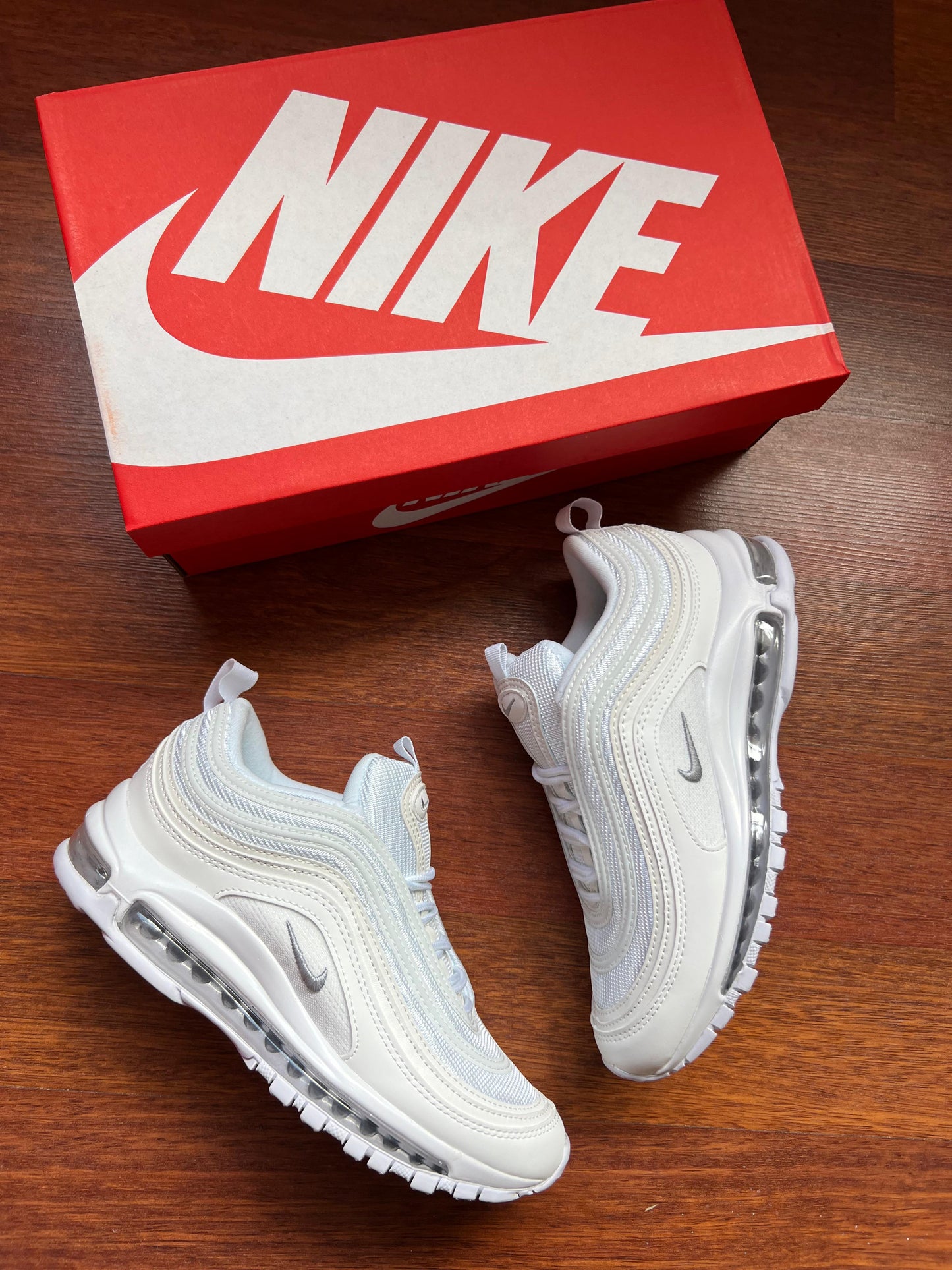 Air Max 97 blancas logo gris