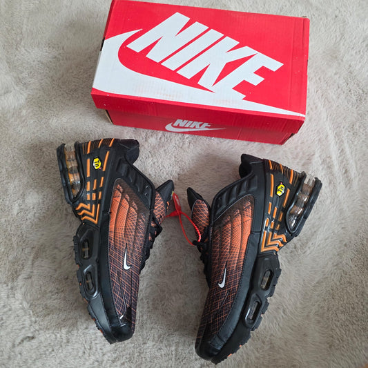 Nike tn tunned naranjas y negras logo blanco