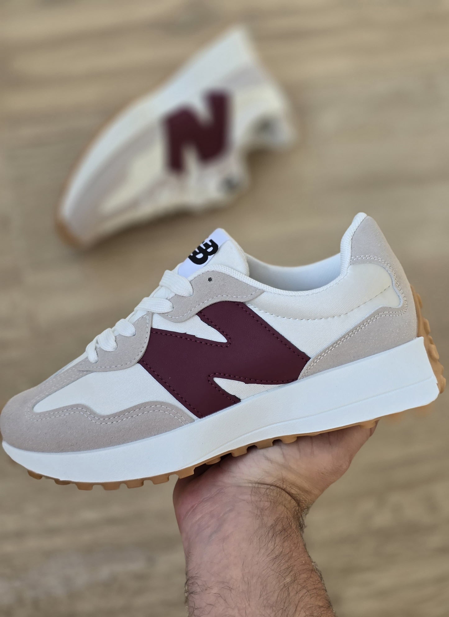 New balance 327 blanca logo burdeos