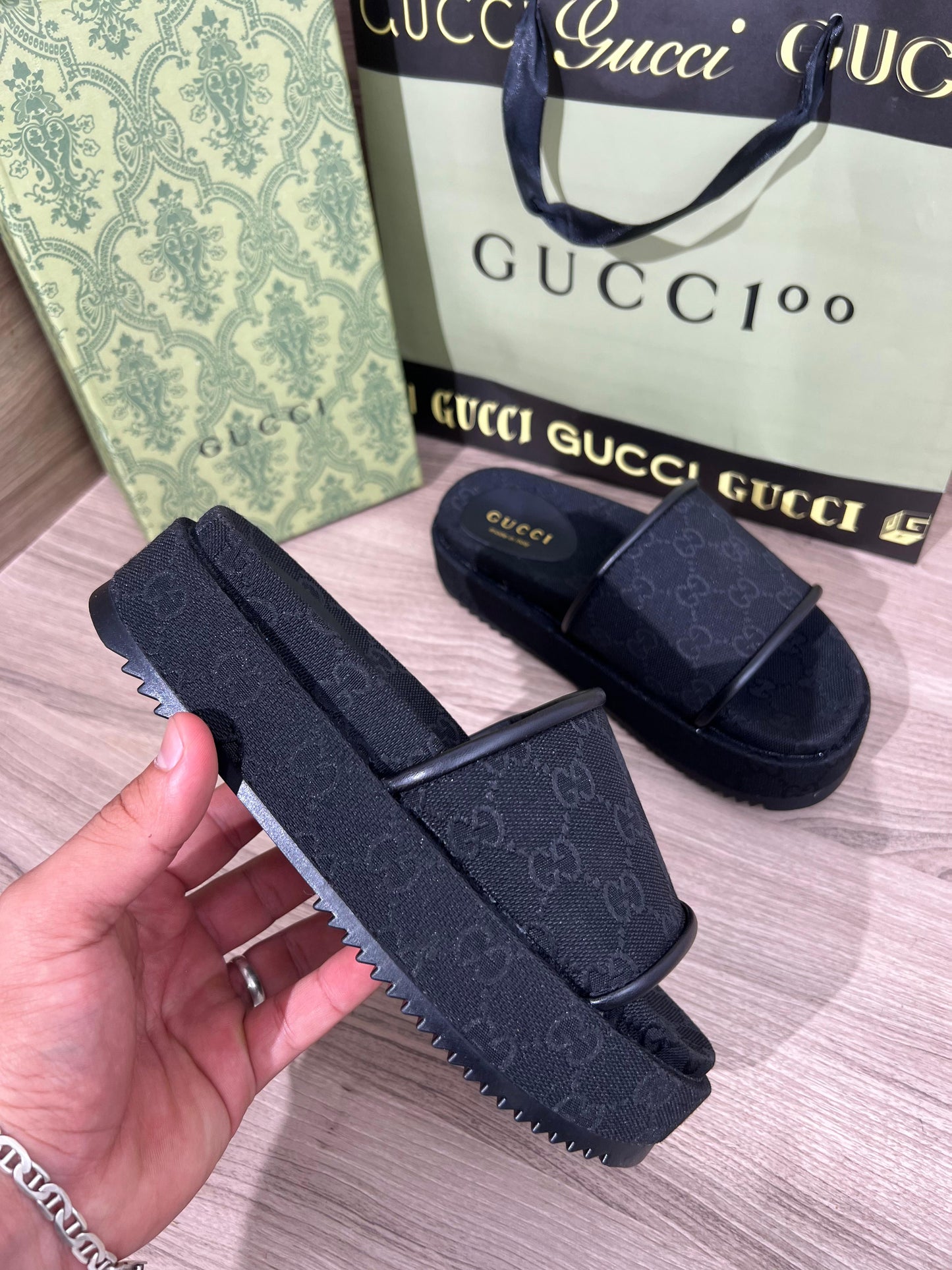 Chancla Gucci mujer terciopelo negro