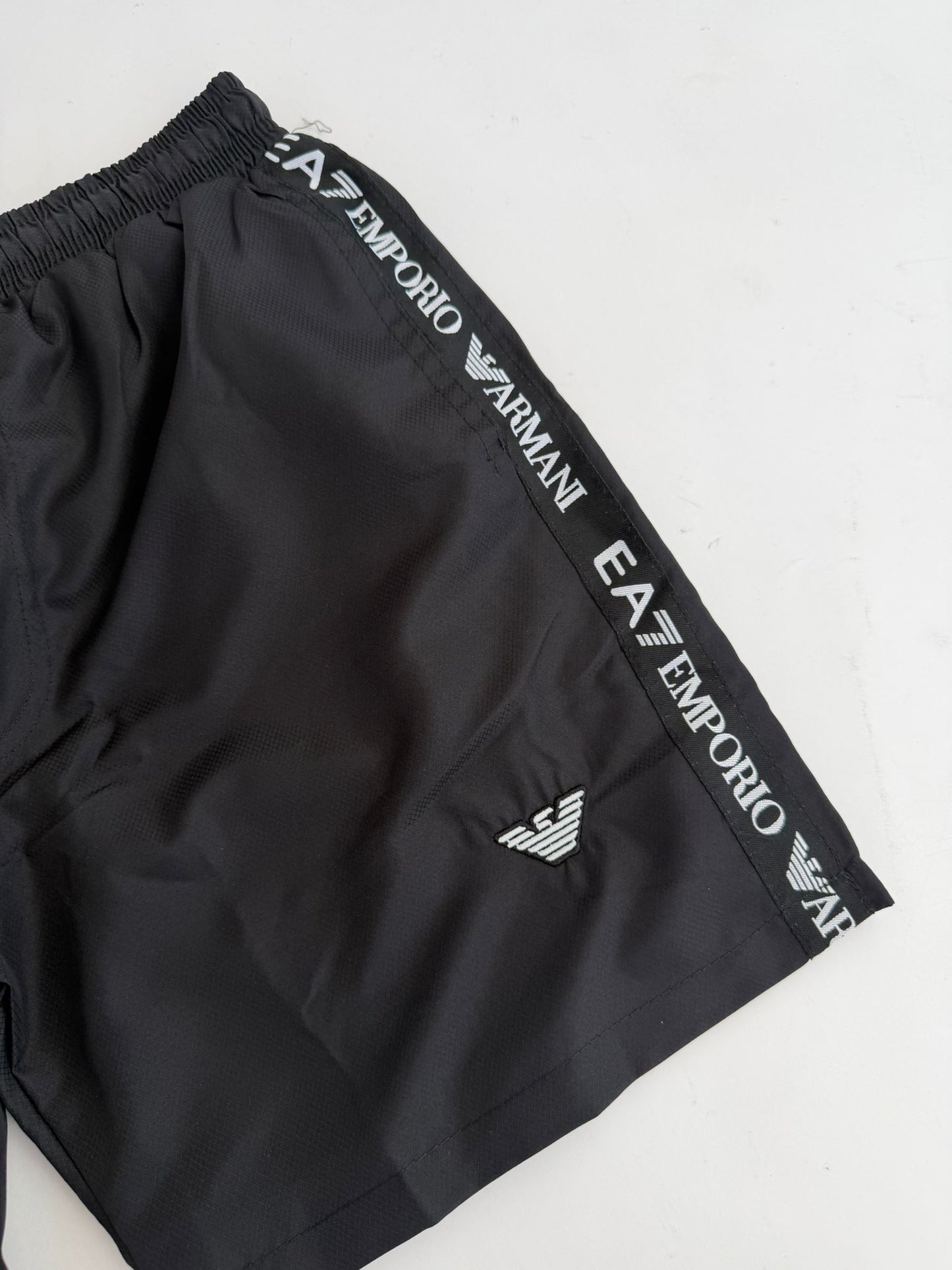 Pantalon Corto Armani negras logo blanco