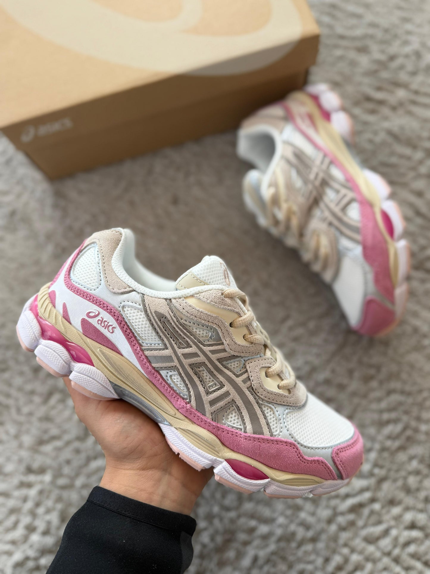ASICS GEL-NYC blancas y grises detalles rosas