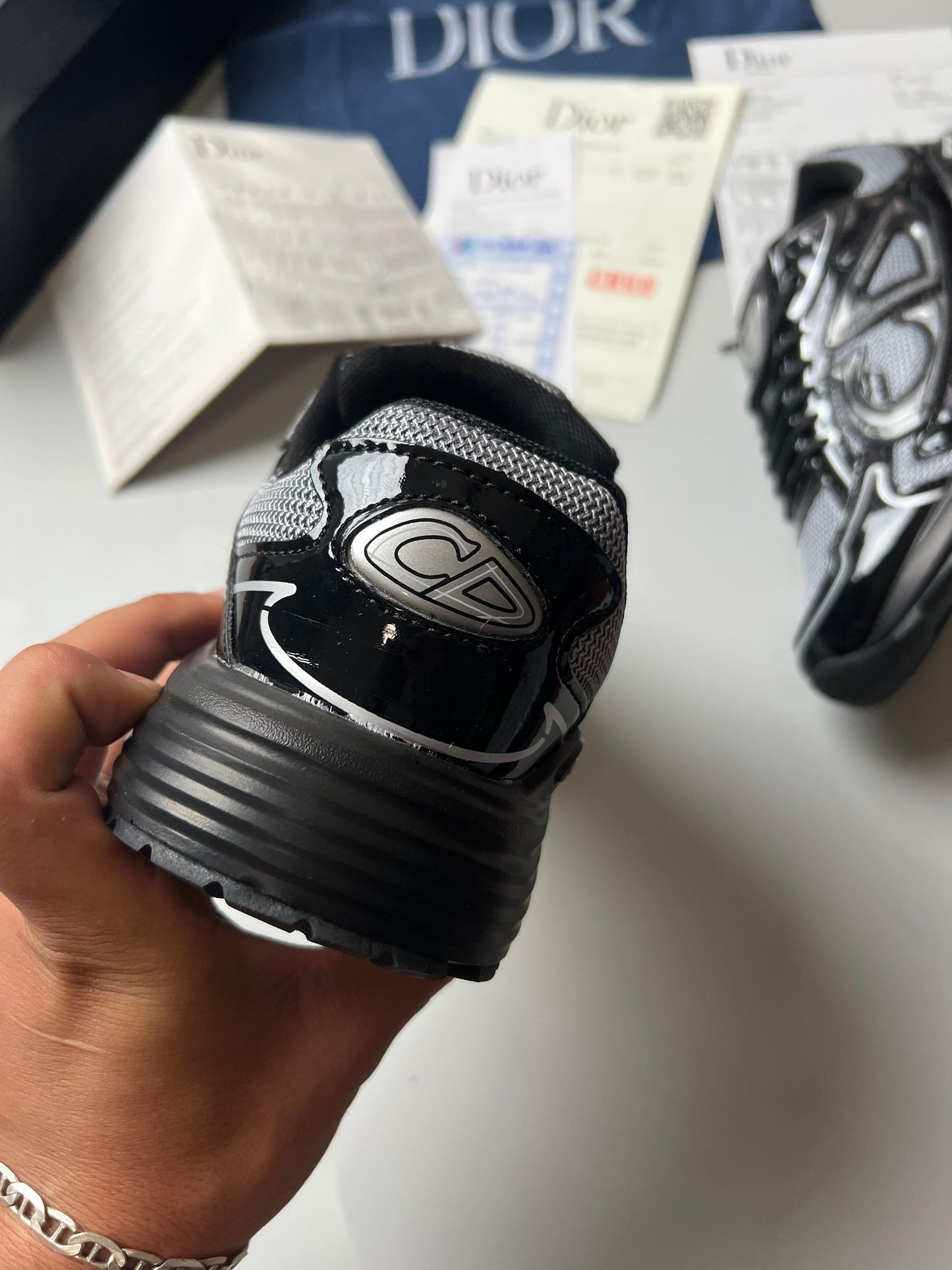 Dior B30 negras y grises logo gris detalles negros