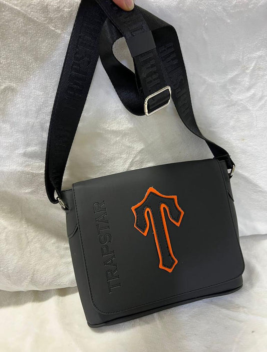 Bandolera trapstar negra logo naranja