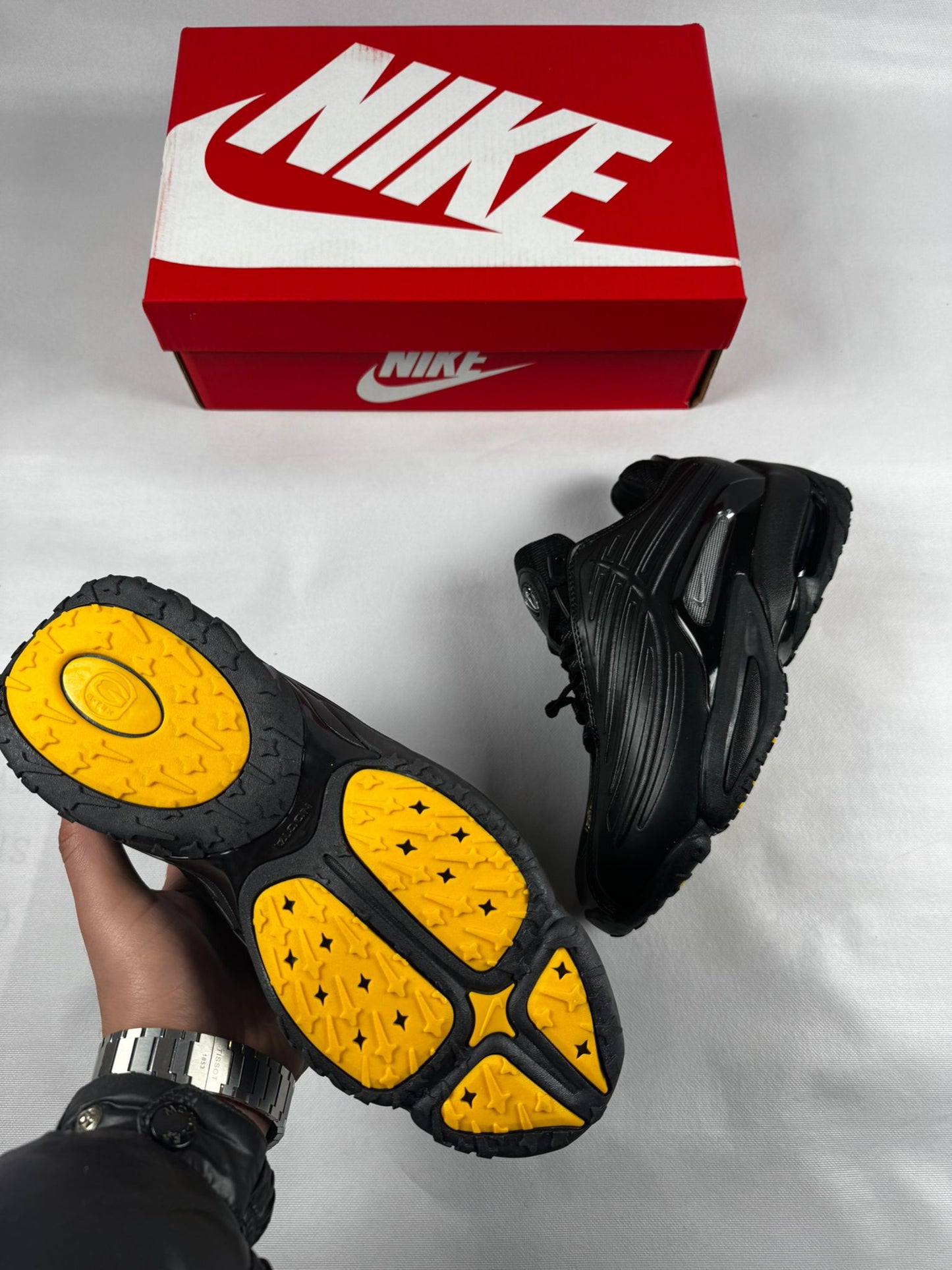 Nike nocta negra detalles suela
