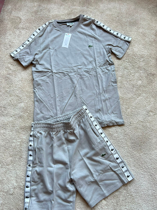 Conjunto corto lacoste gris logo verde detalles blancos