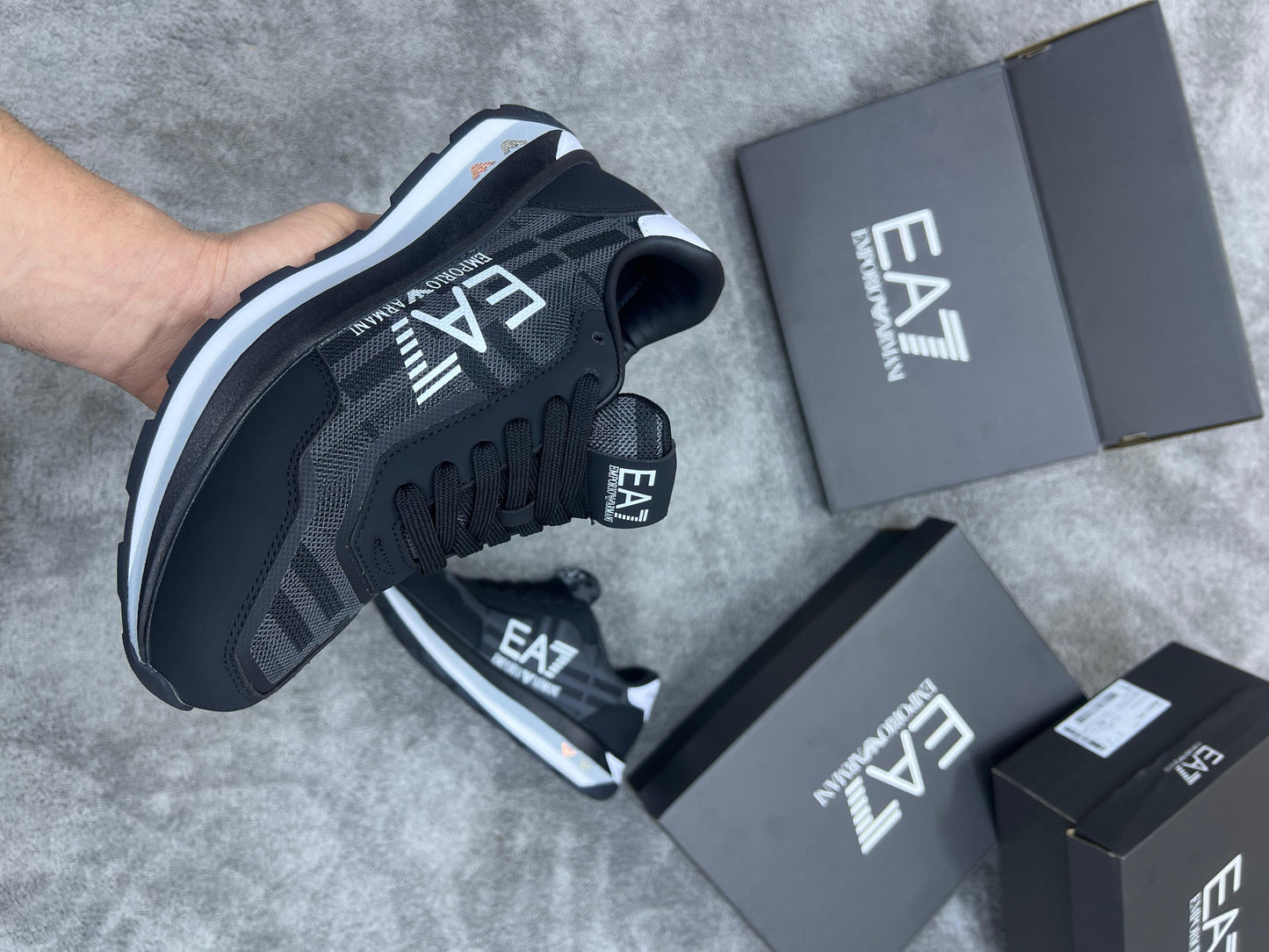Emporio Armani negras y grises logo blanco