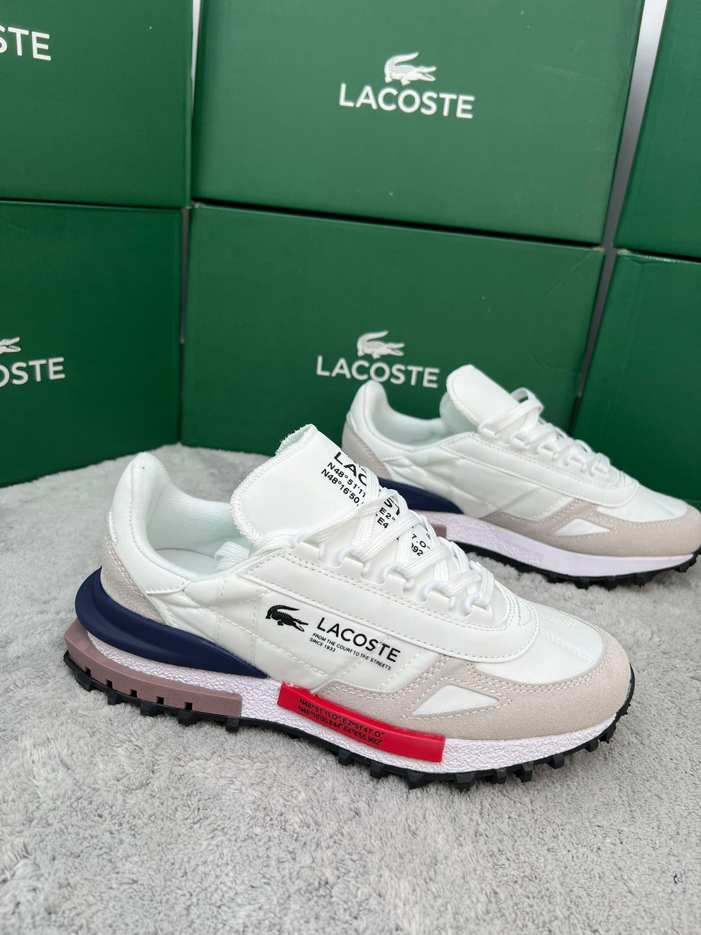 Zapatillas Lacoste Elite Active bllancas logo negro detalles azules y rojos