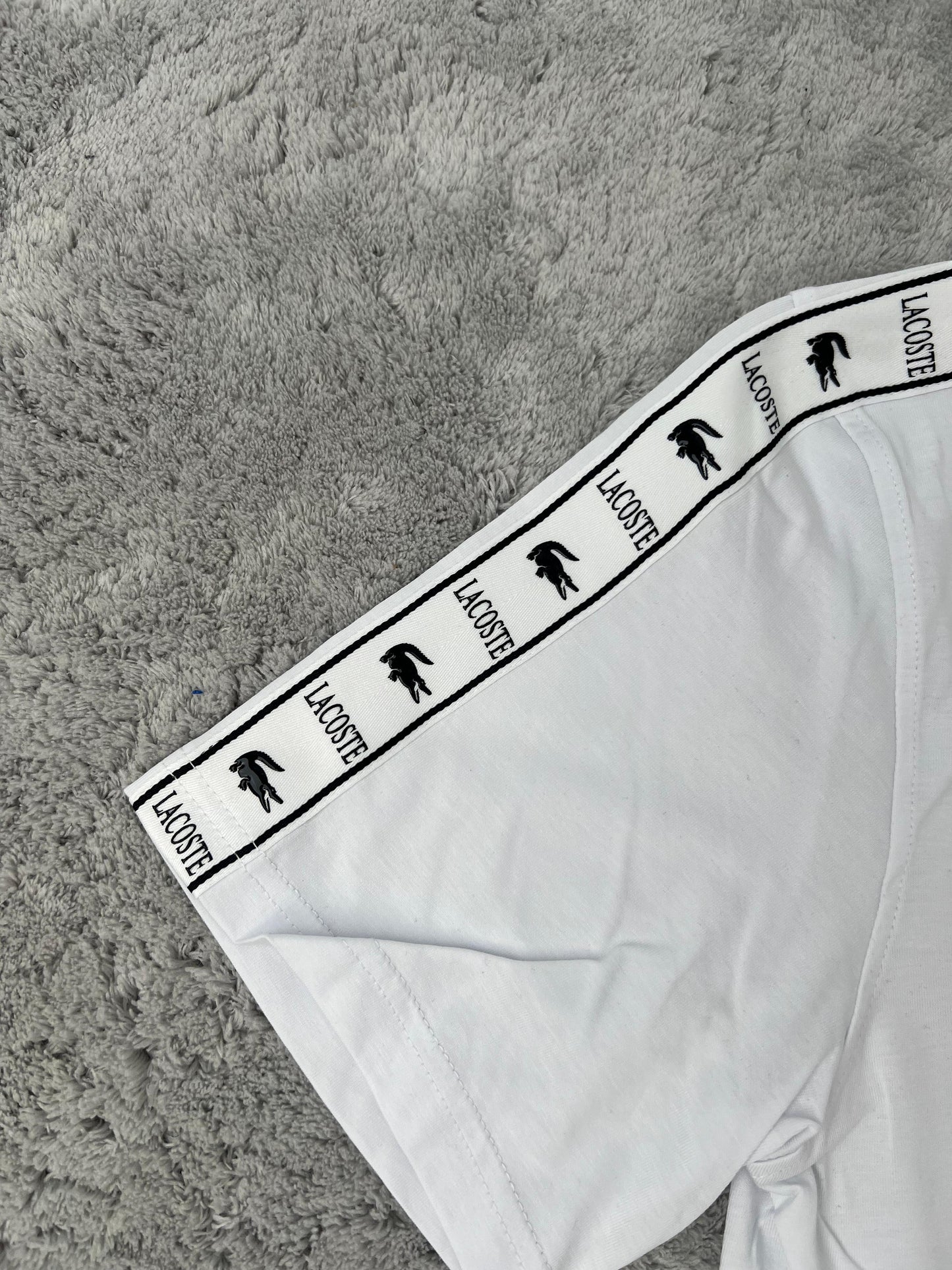 Conjunto corto lacoste blanco logo verde lineas negras