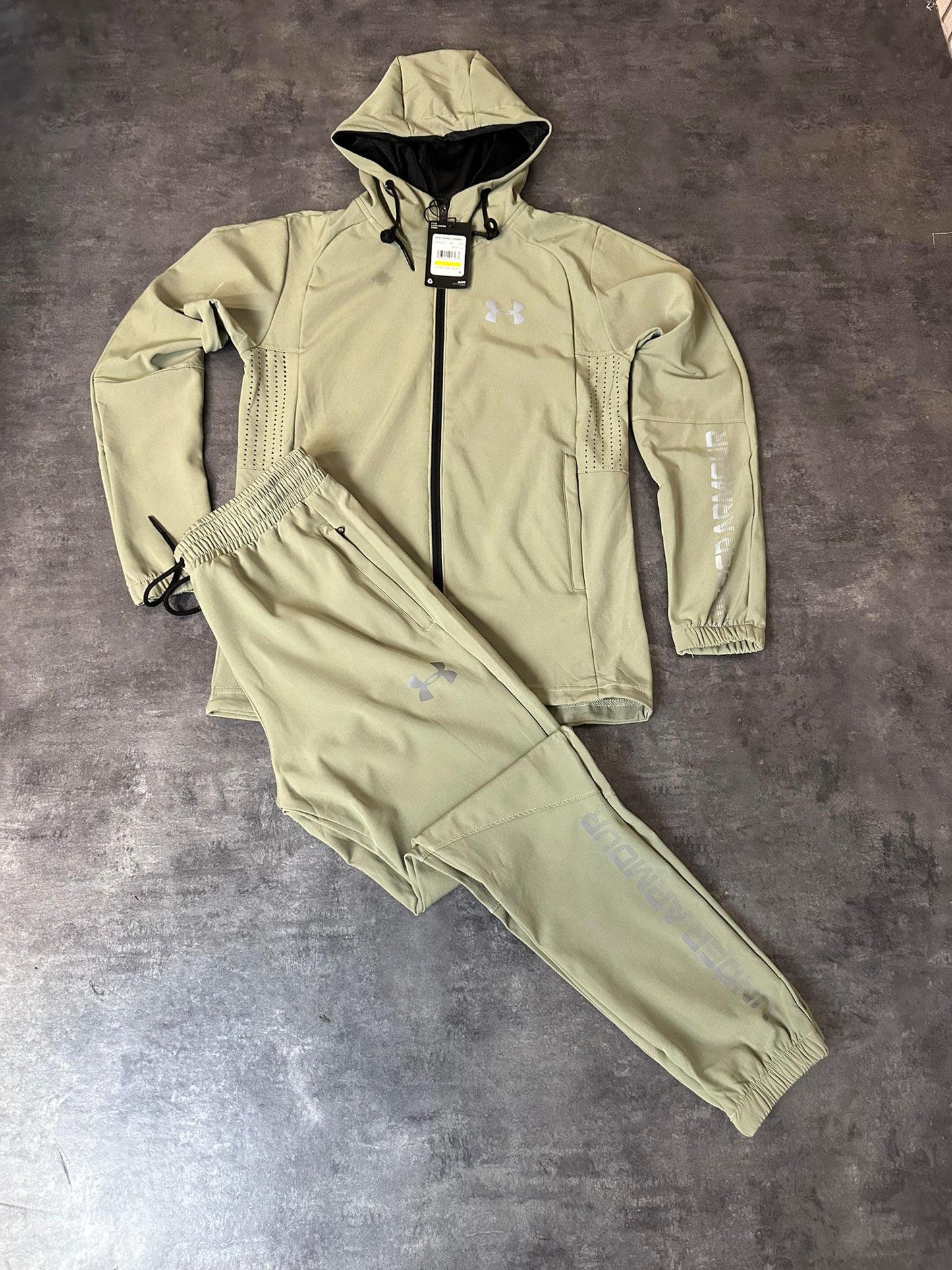 Chandal under armor beige