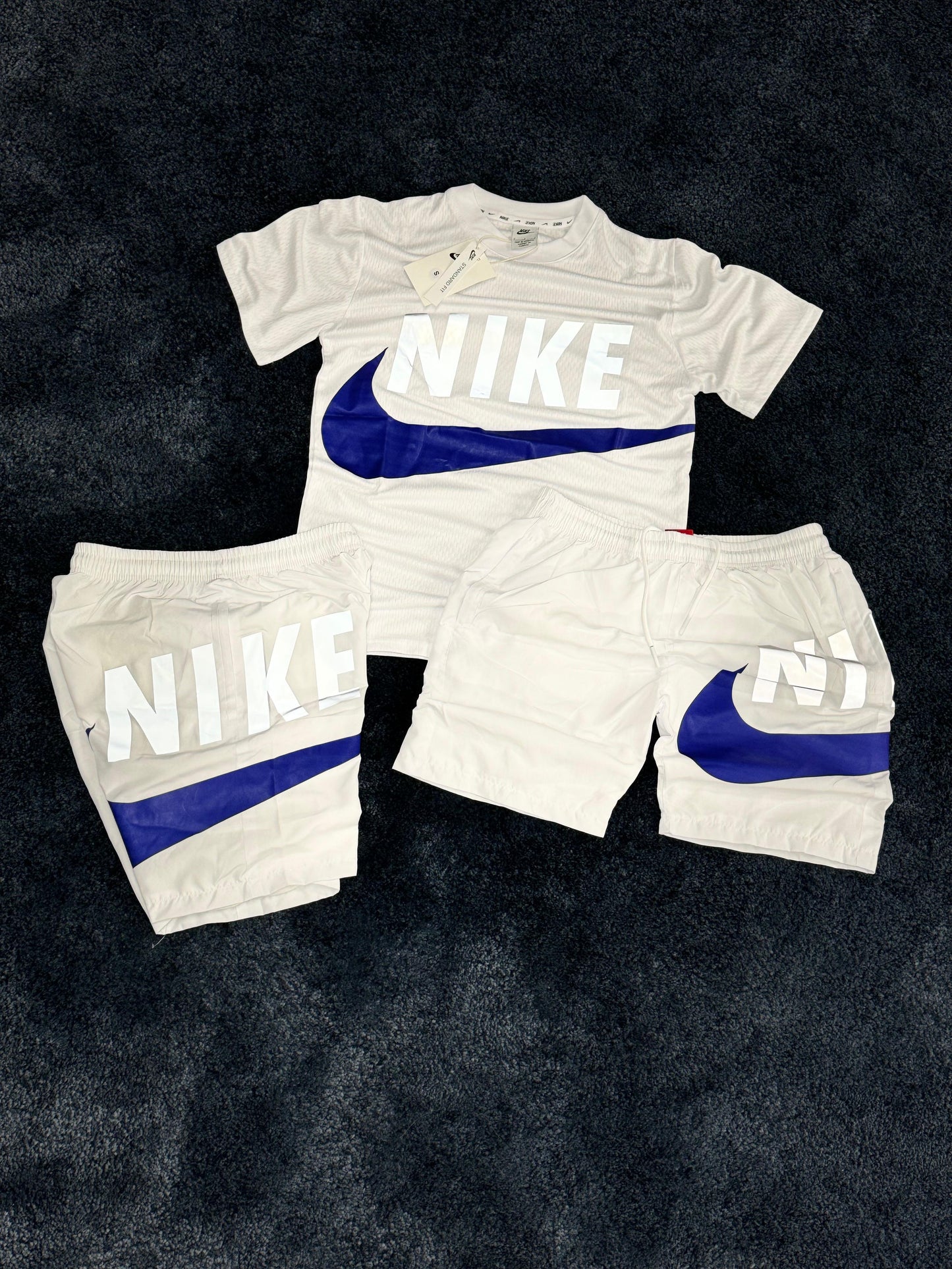 Conjunto nike logo blanco y azul reflectante