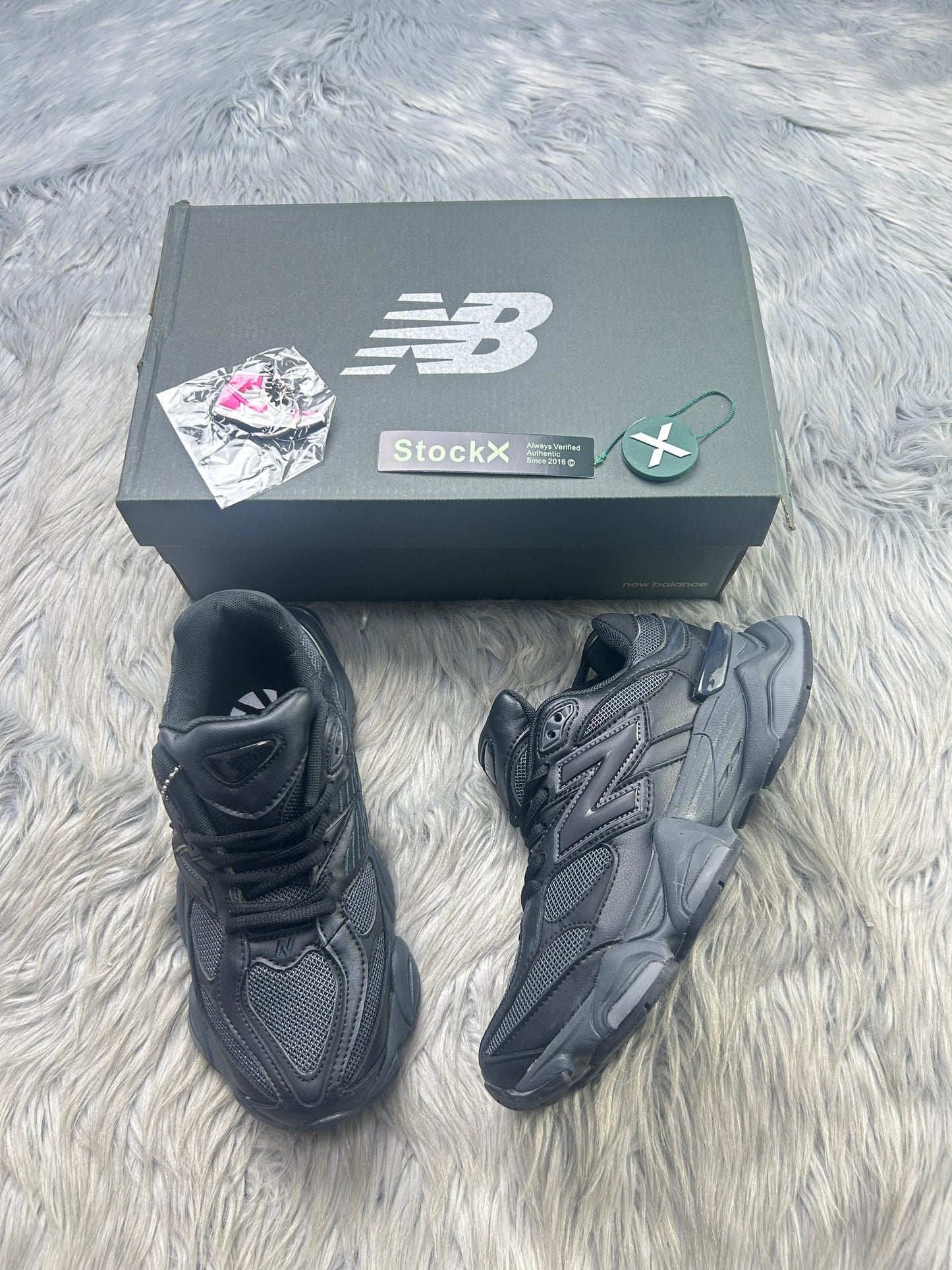 New Balance 9060 negra