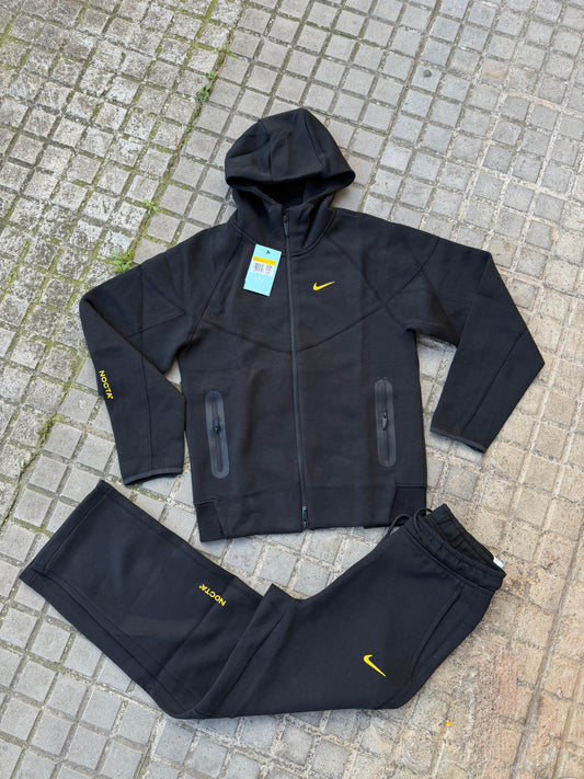 Nike tech negro logo amarillo x NOCTA