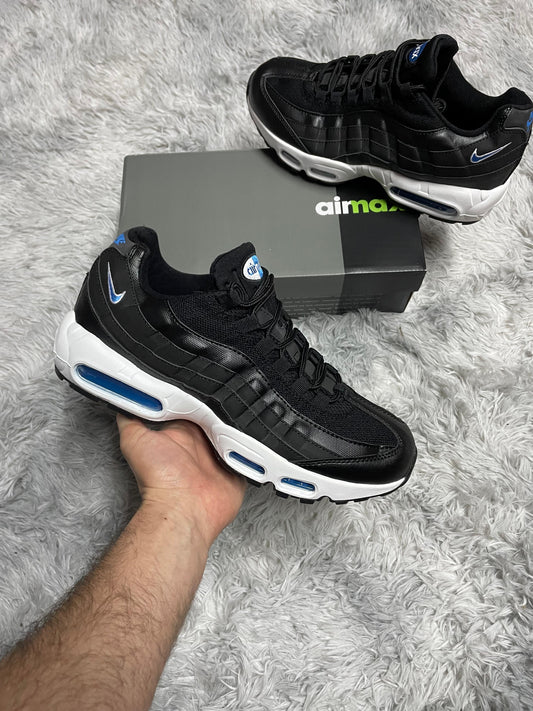 Air max 95 negra logo azul contorno blanco