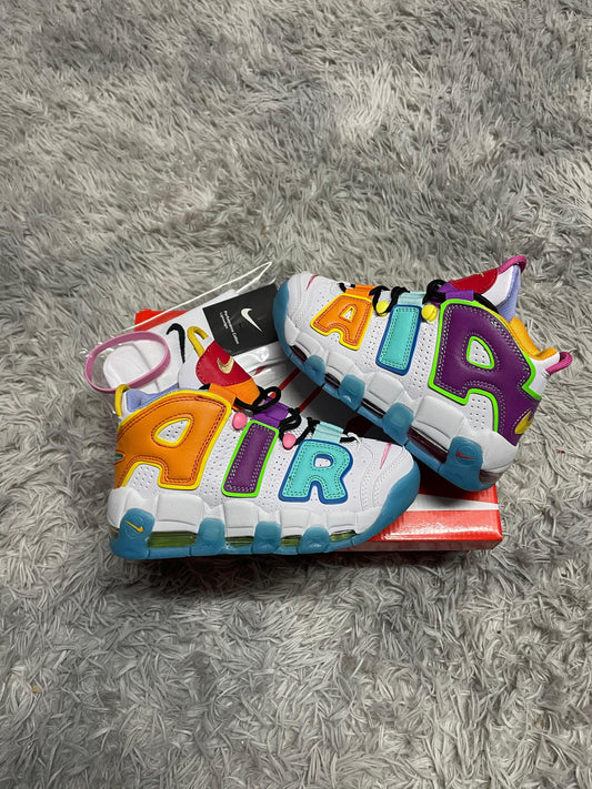 Uptempo blancas logo tricolor detalles azules