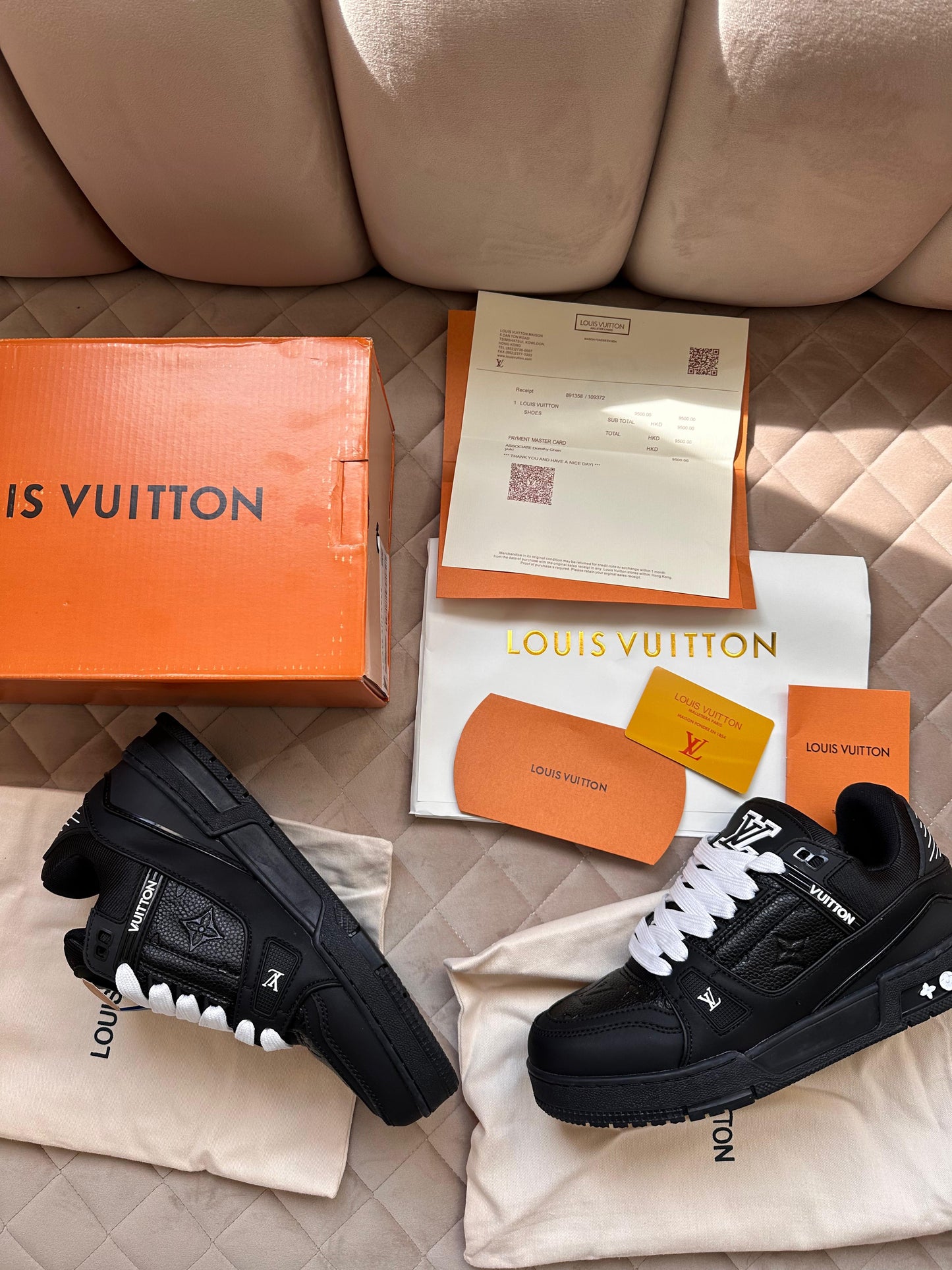 LV TRAINER NEGRA LOGO BLANCO