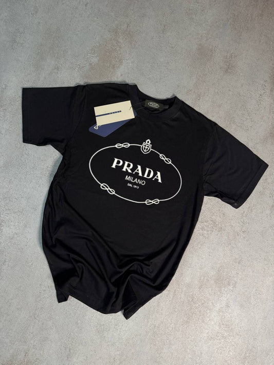 Camiseta Prada negro logo blanco