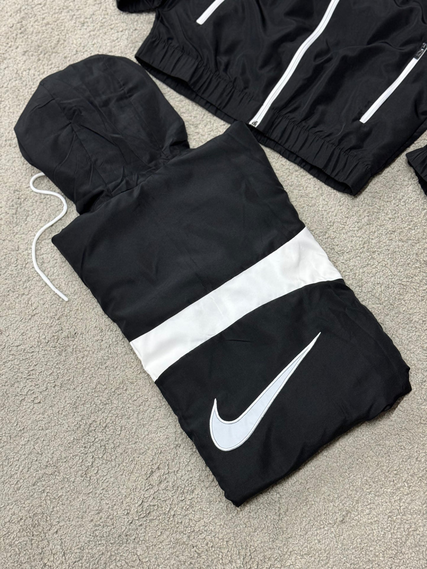 Chandal Nike negro y blanco logo blanco