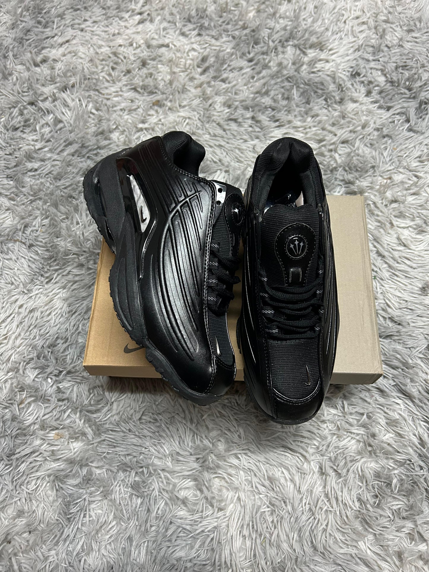 NIKE NOCTA NEGRAS Y PLATA
