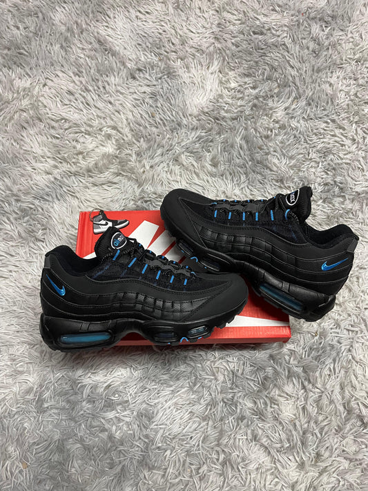 Air max 95 negras logo azul