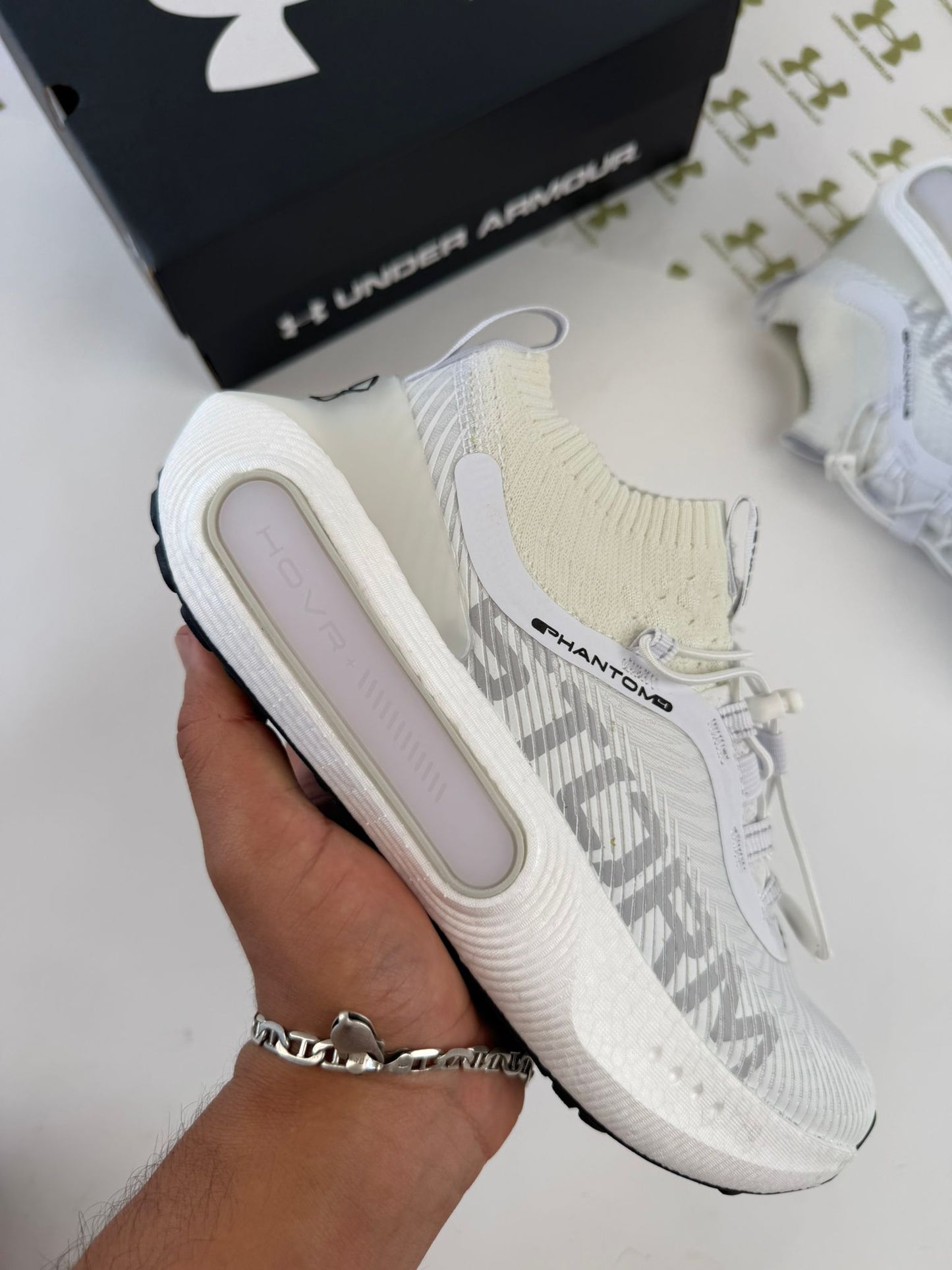 UNDER ARMOUR UA STORM blancos logo gris