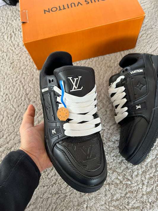LV TRAINER Negras logo blanco