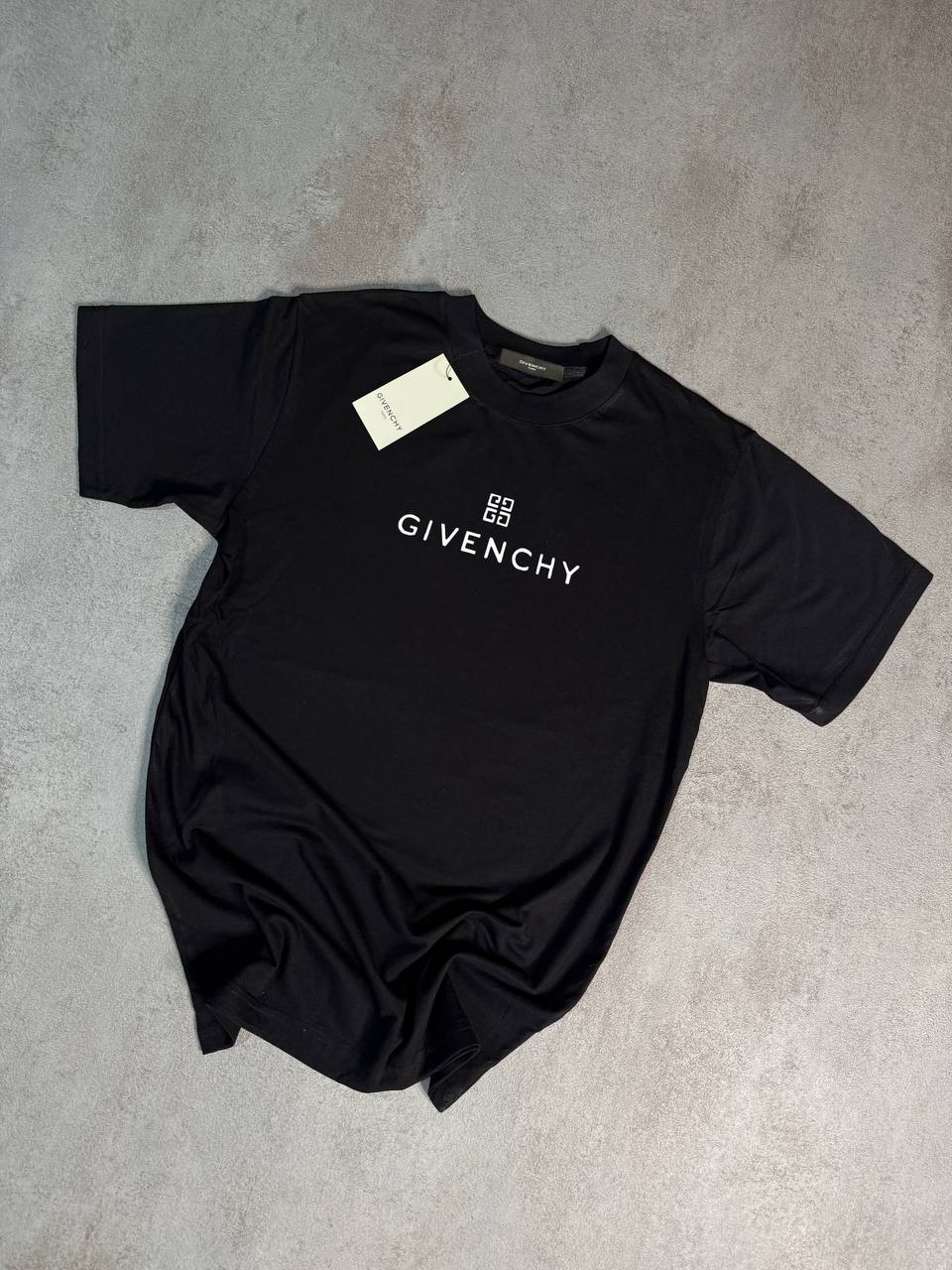 Camiseta Givenchy negro logo blanco pequeño